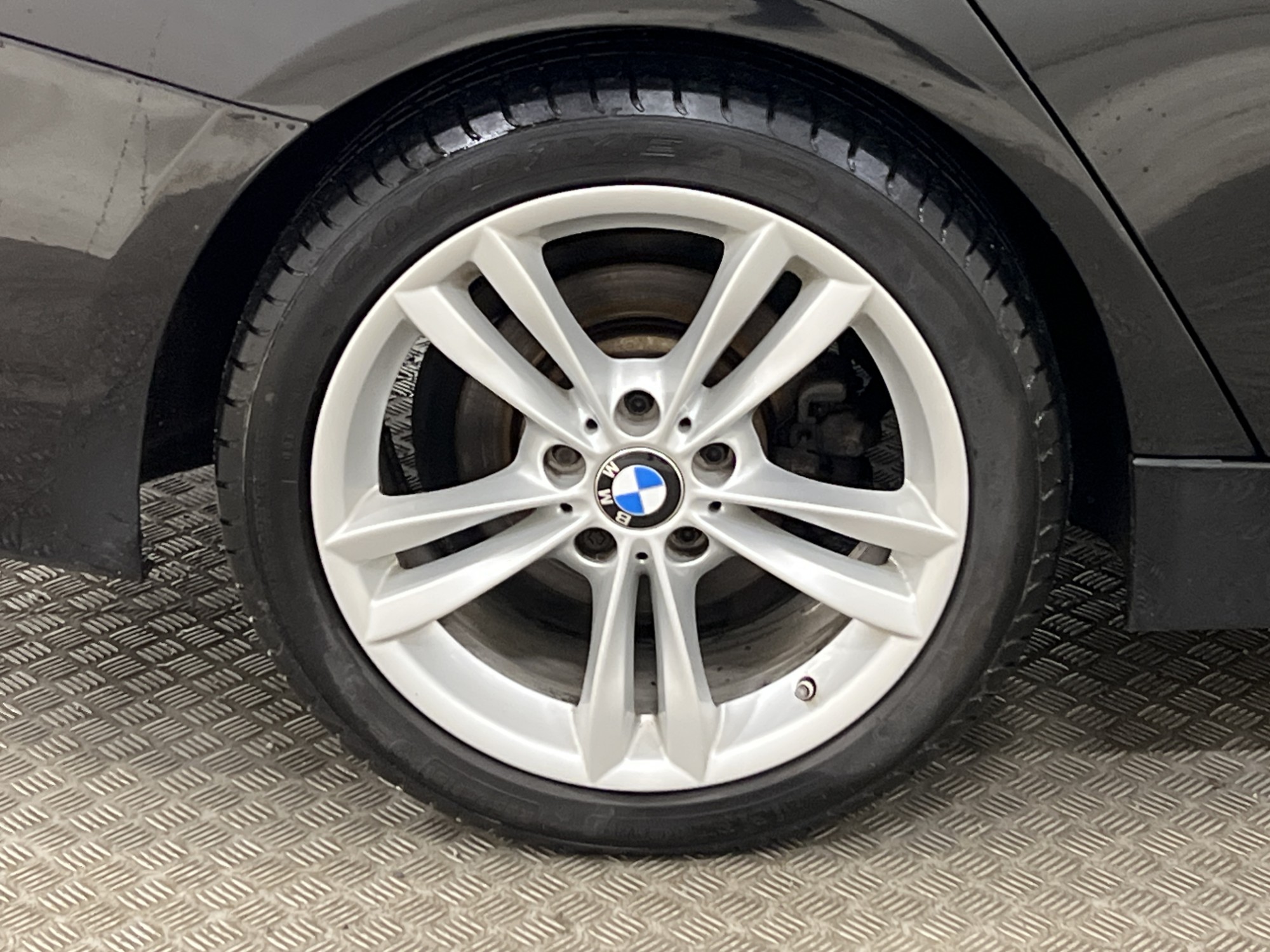 BMW 320d xDrive 190hk Sport line Rattvärme P-sensorer Drag