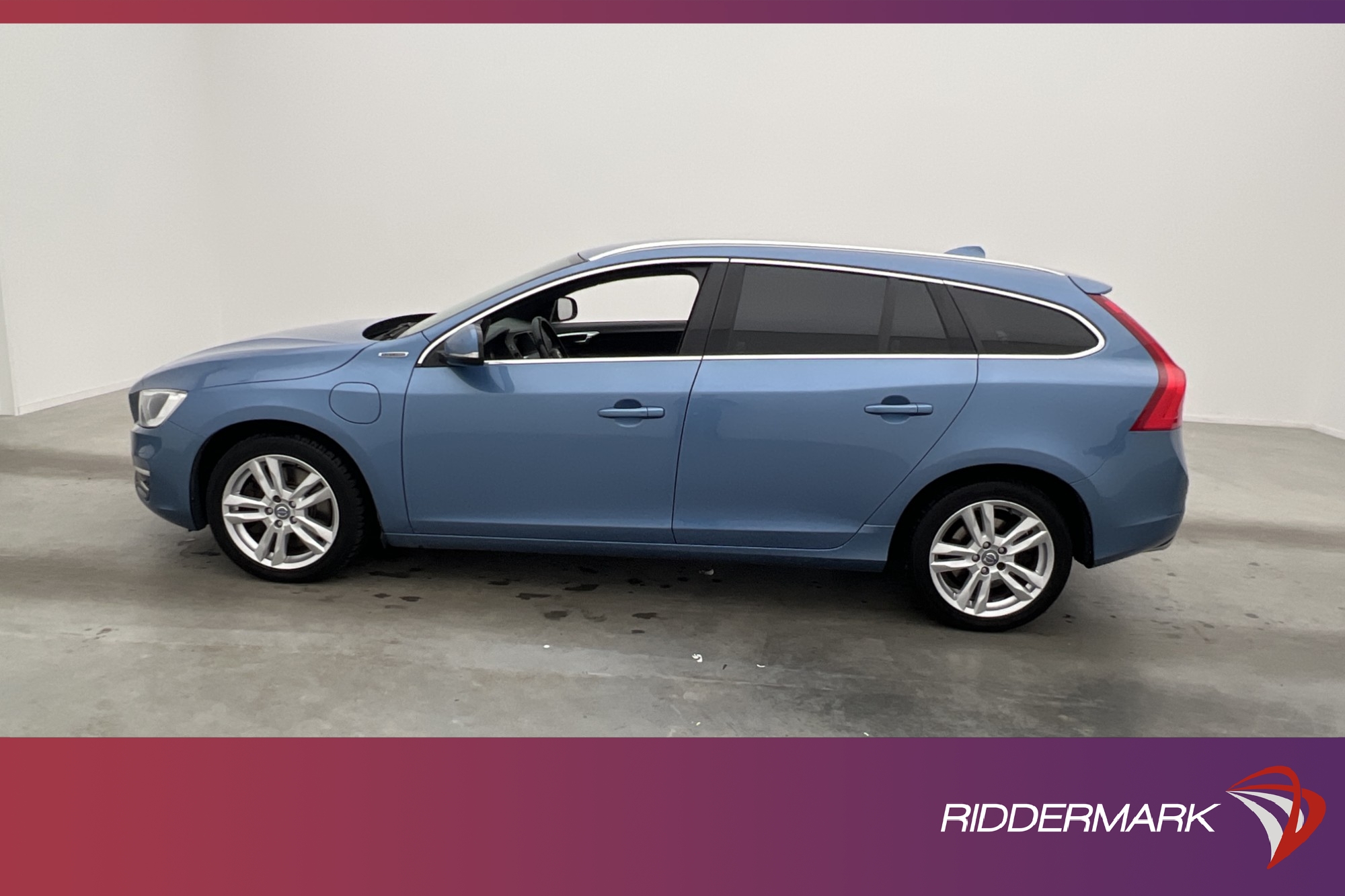 Volvo V60 D6 Plug-in AWD 283hk Summum VOC Navi BLIS Drag