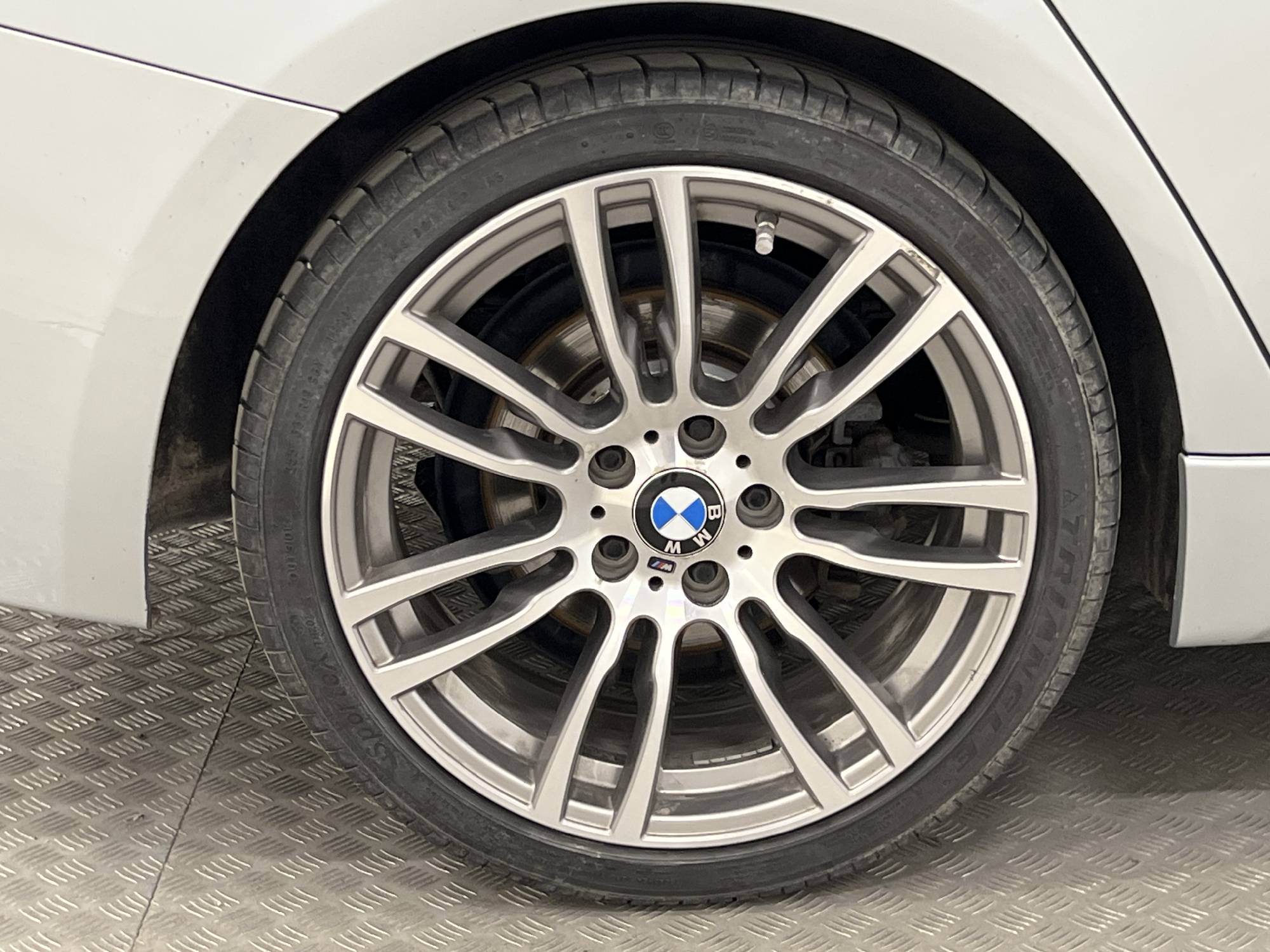 BMW 320d xDrive 190hk M Sport B-kamera P-sensorer Drag Navi