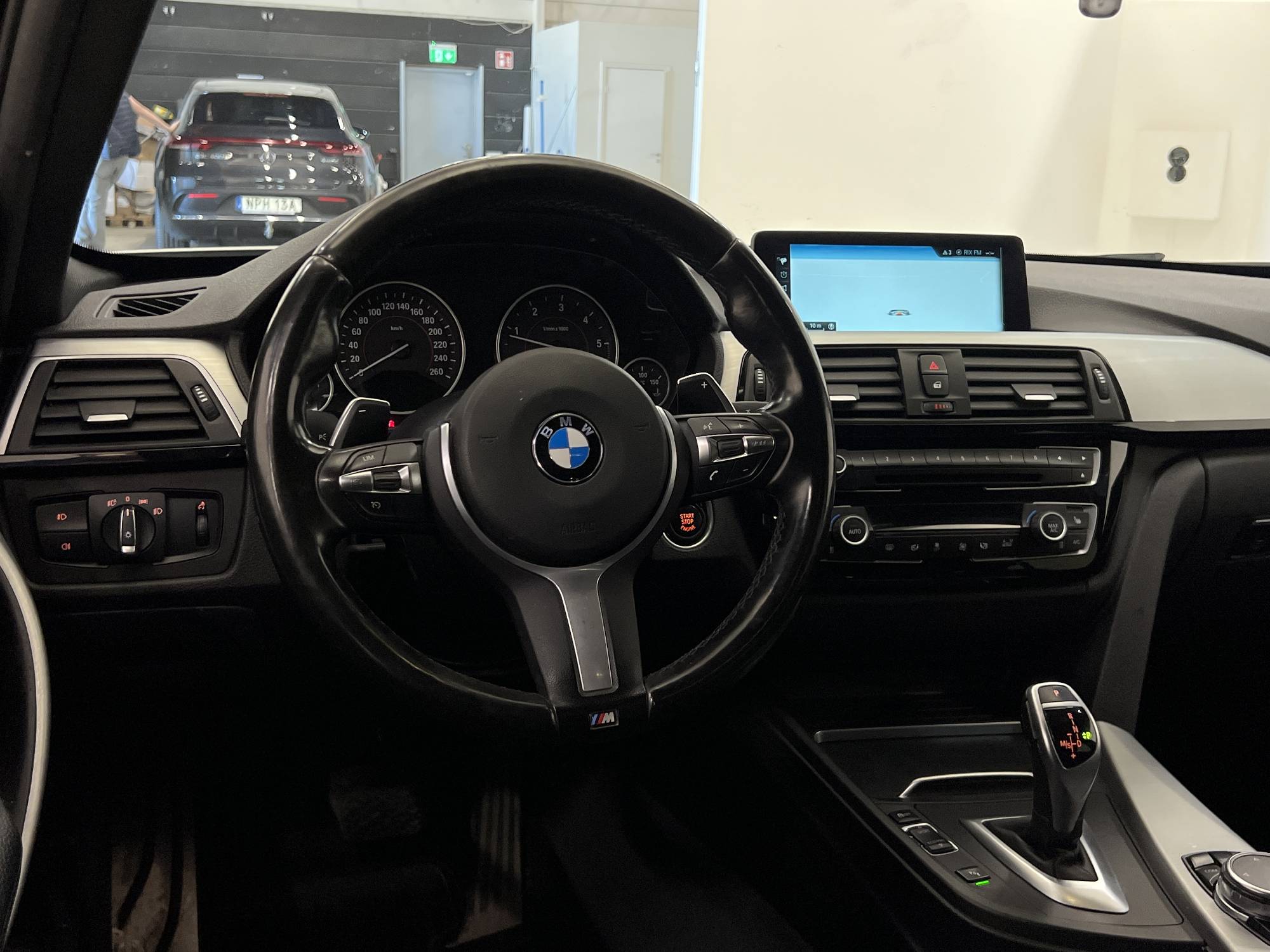 BMW 320d xDrive 190hk M Sport B-kamera P-sensorer Drag Navi