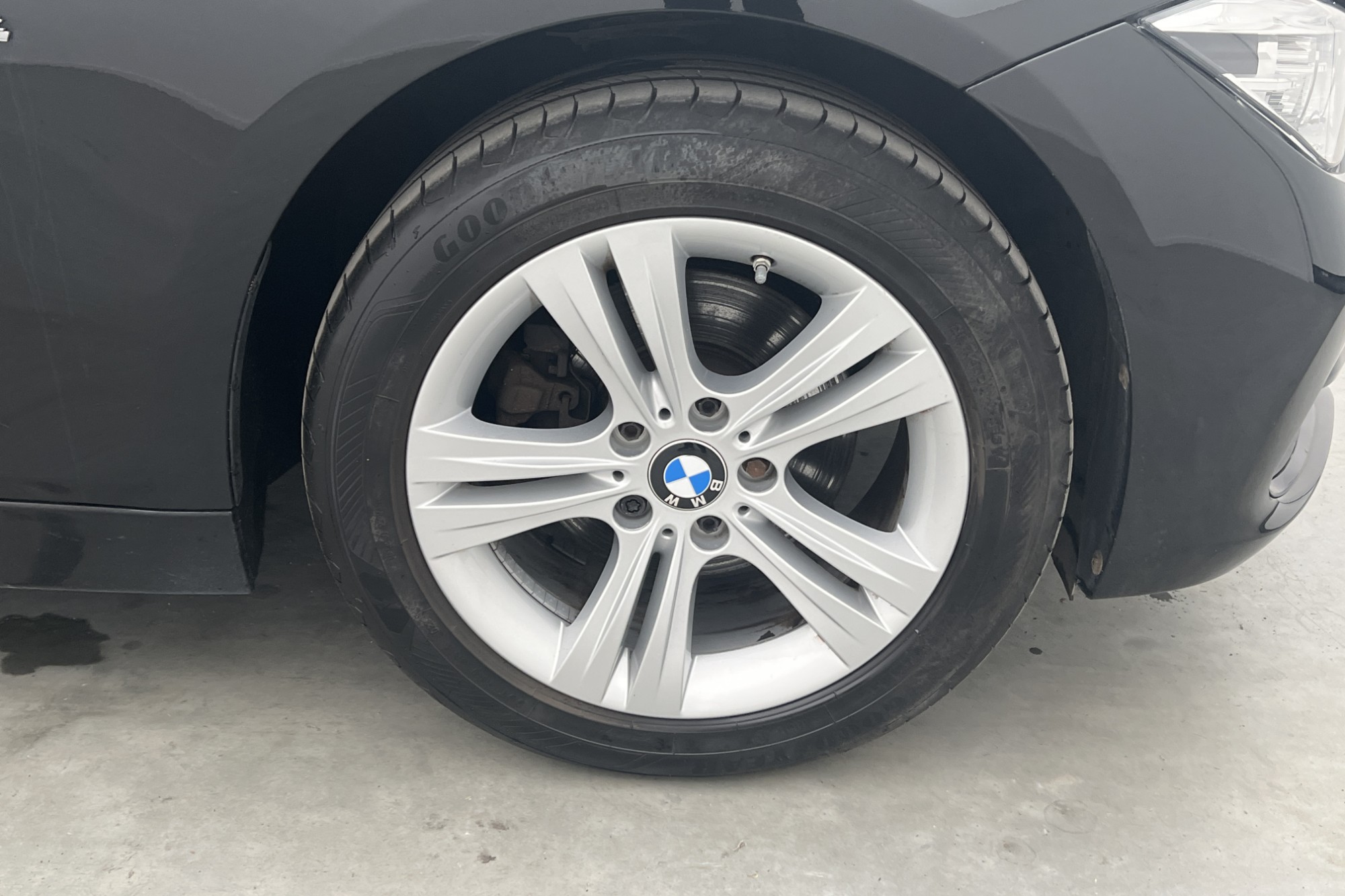 BMW 320d xDrive 190hk Sport Line HiFi Adaptiv Sensorer Drag