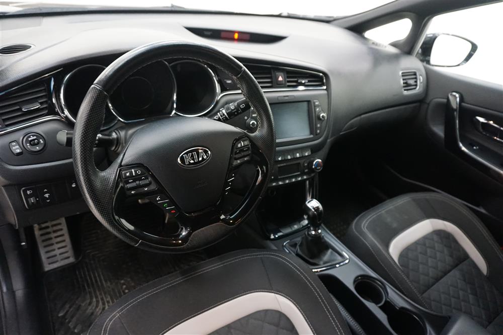 KIA Cee'd 1.6 CRDi SW GT-line BKamera Navi Drag Nyserv 136hk