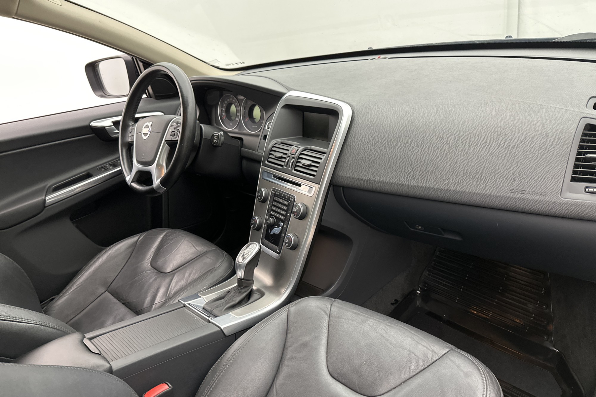 Volvo XC60 D4 163hk Momentum Värmare Skinn Sensorer Välserv