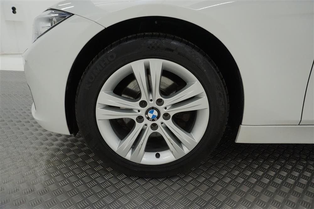 BMW 320d xDrive Sedan / Sport Line/ P-sensor / Få-Brukare