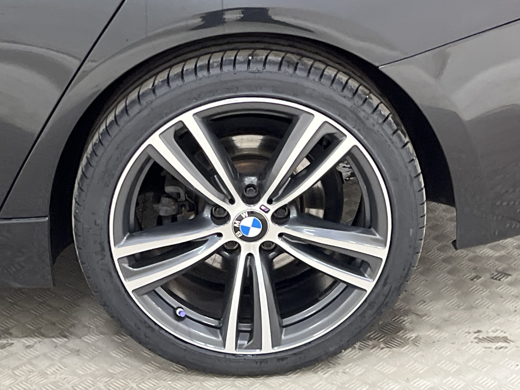 BMW 330i xDrive 252hk M Sport Navi H/K Pano Drag