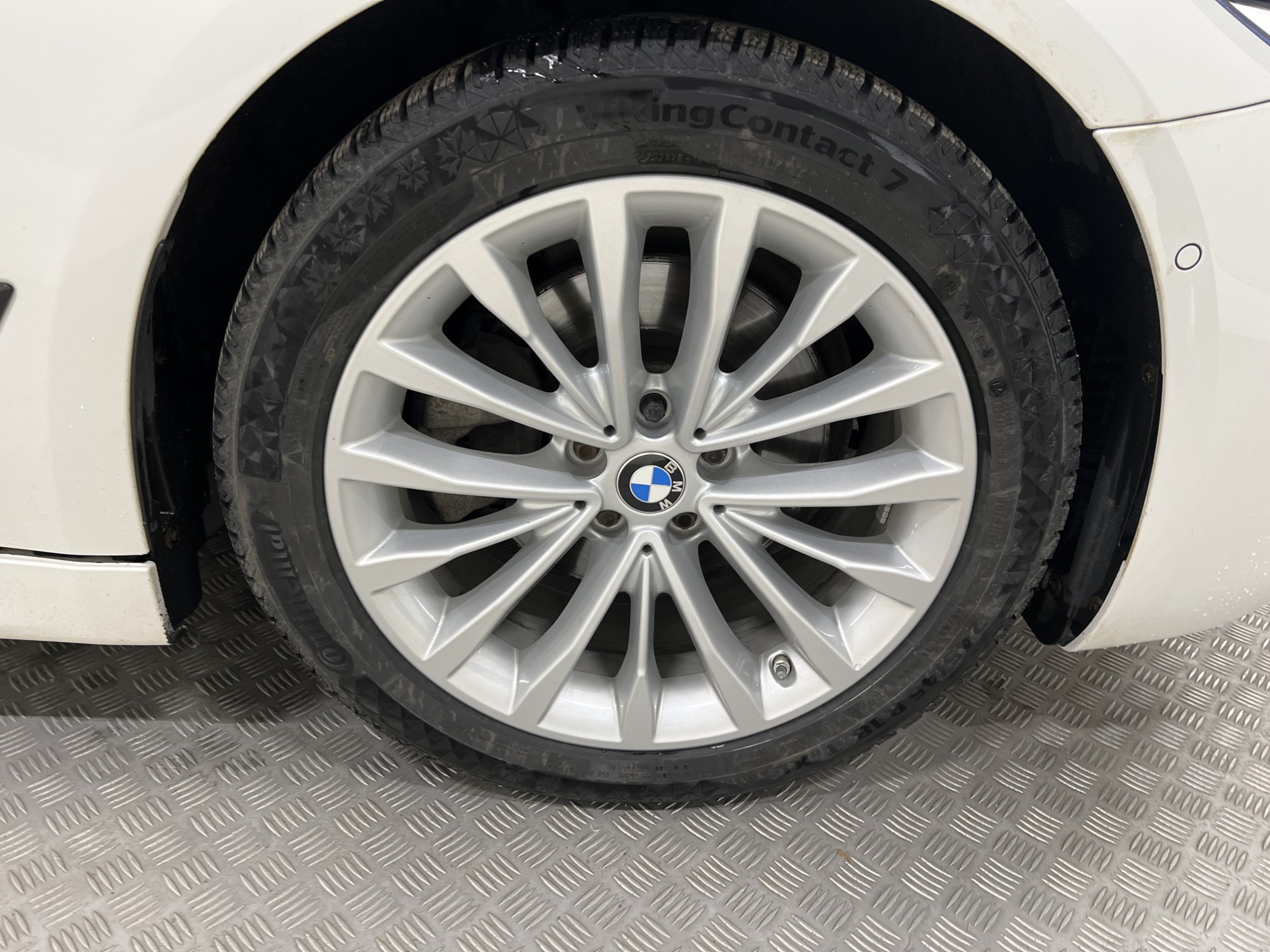 BMW 520d 190hk xDrive M Sport D-värm B-kamera Navi Drag