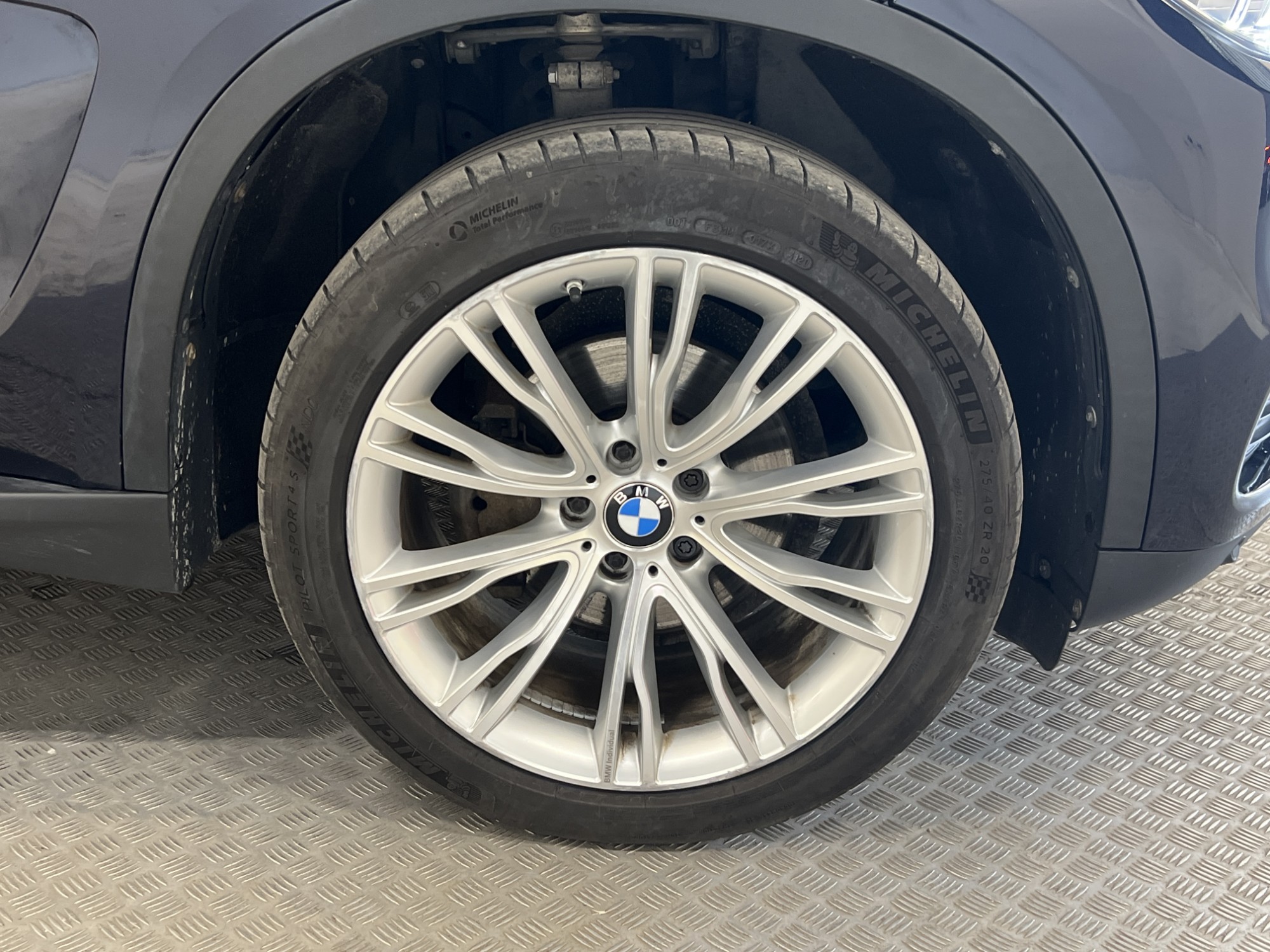 BMW X5 xDrive30d Kamera Värmare Drag HiFi Skinn Navigation