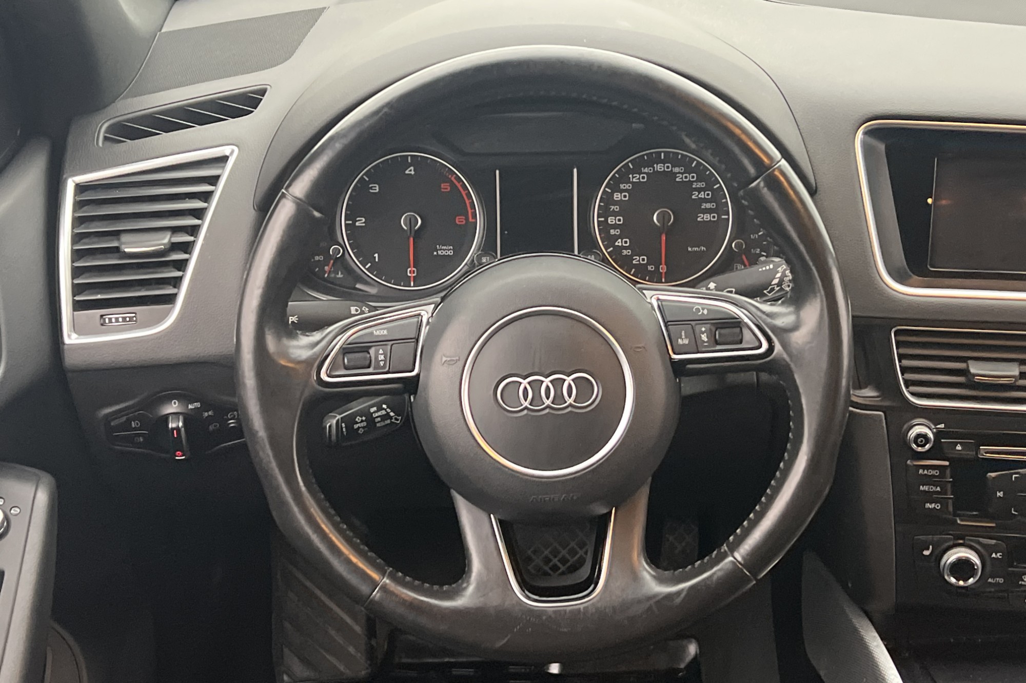 Audi Q5 2.0 TDI Quattro 190hk S-Line Värmare Halvskinn Drag