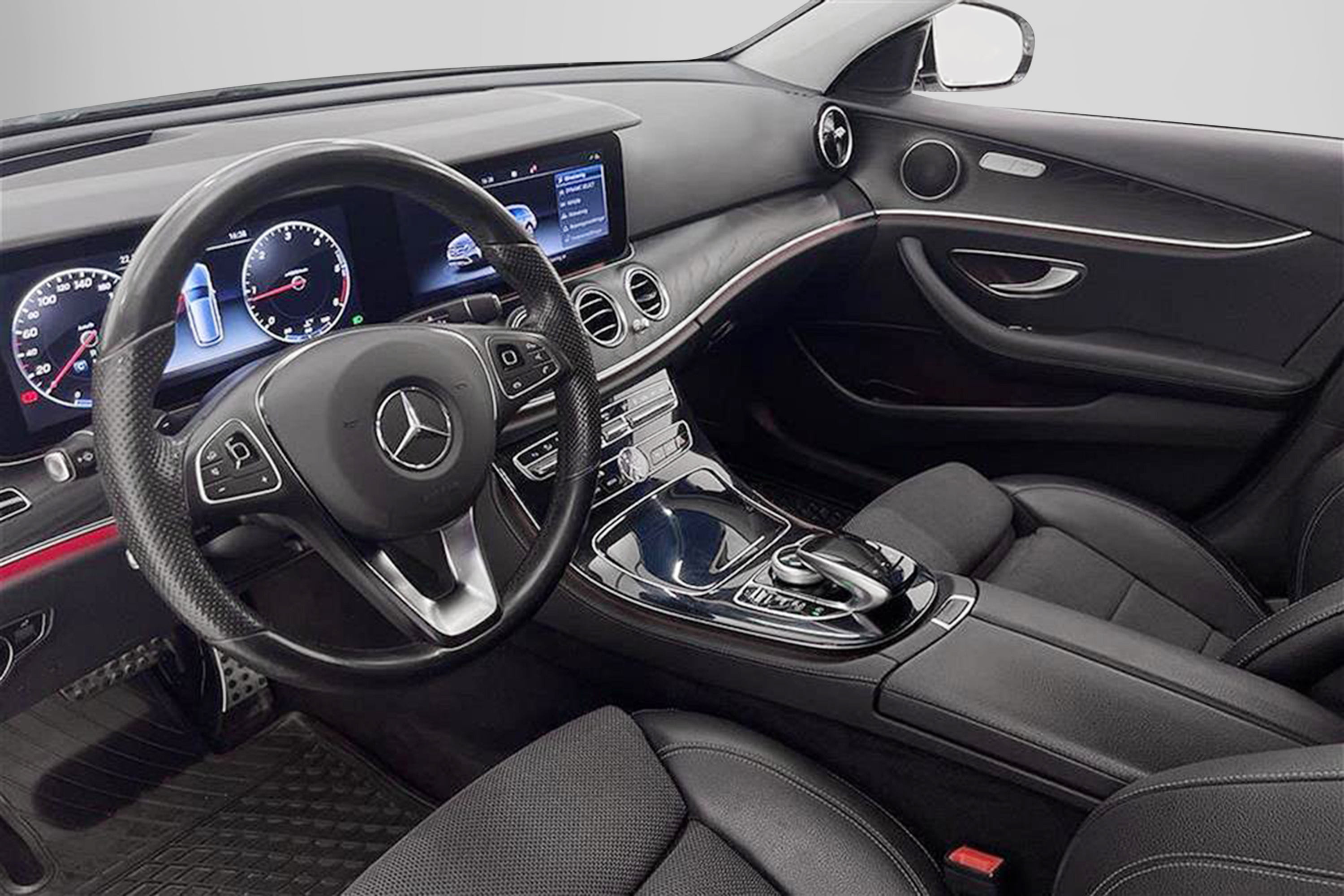 Mercedes-Benz E 220d 4M All-Terrain Värmare GPS 360 HUD Drag