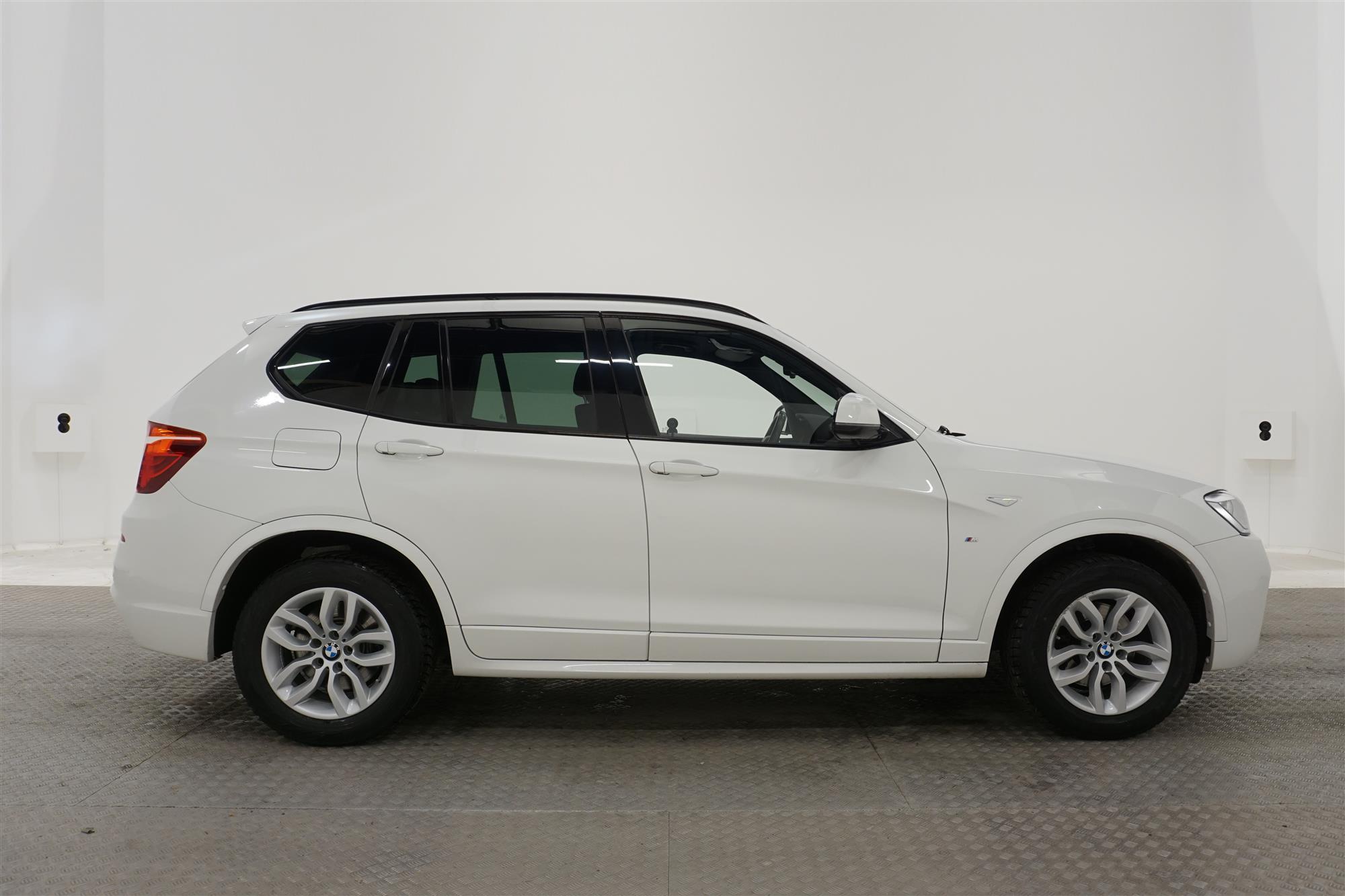 BMW X3 xDrive20d M-sport Värmare HiFi Navi Skinn Drag