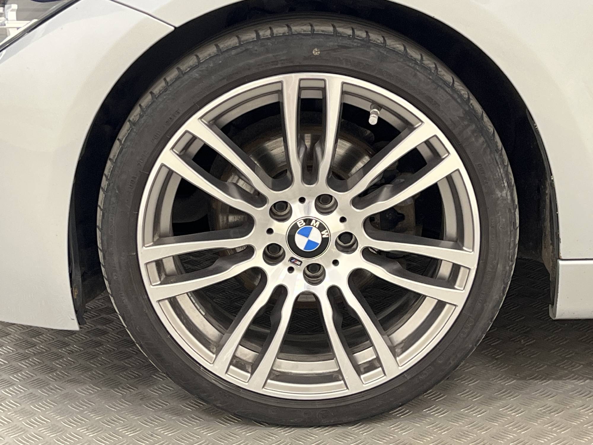 BMW 320d xDrive 190hk M Sport B-kamera P-sensorer Drag Navi