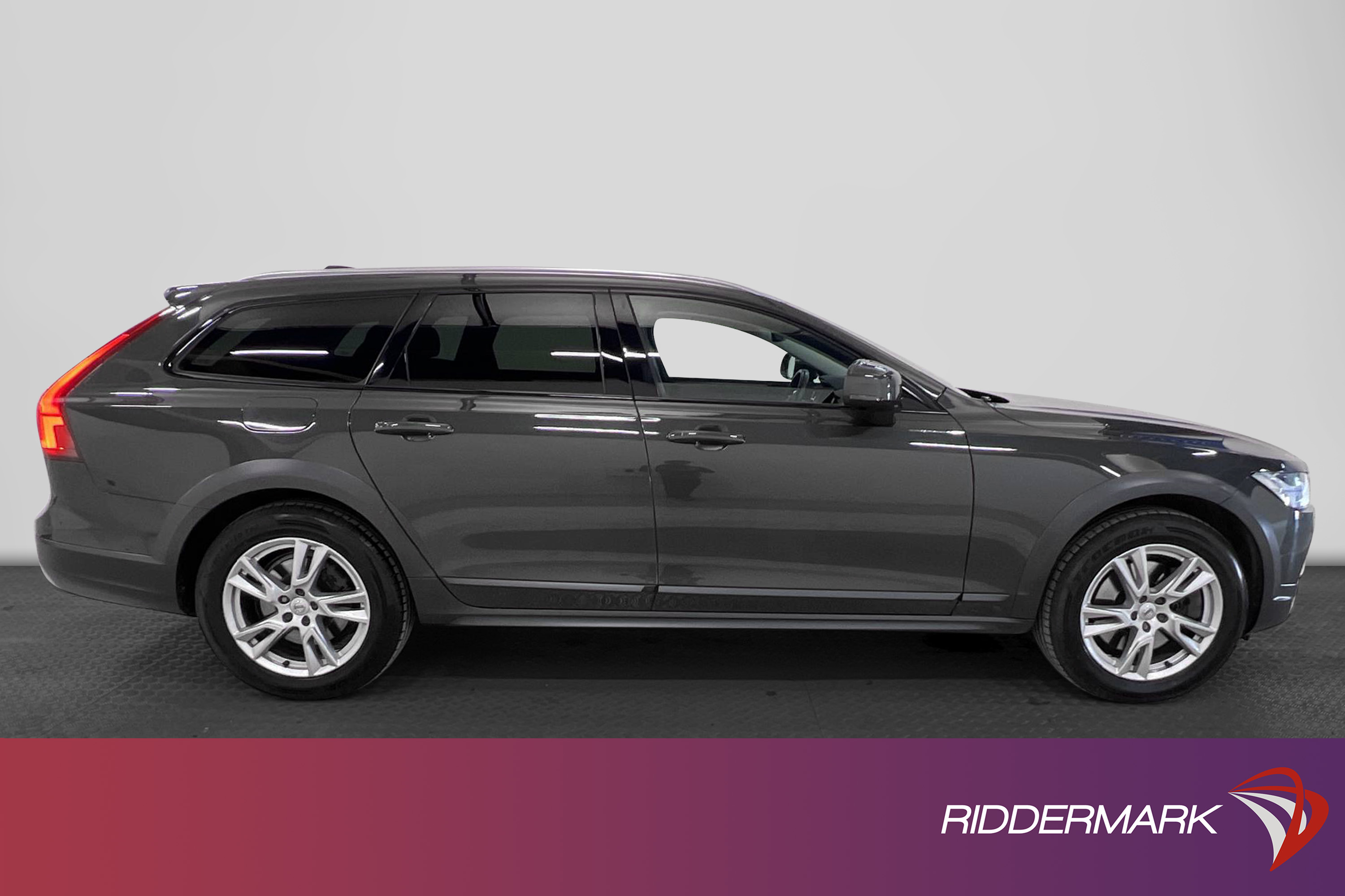 Begagnad Volvo V90 Cross Country D4 AWD 190hk 2019 | Riddermark Bil