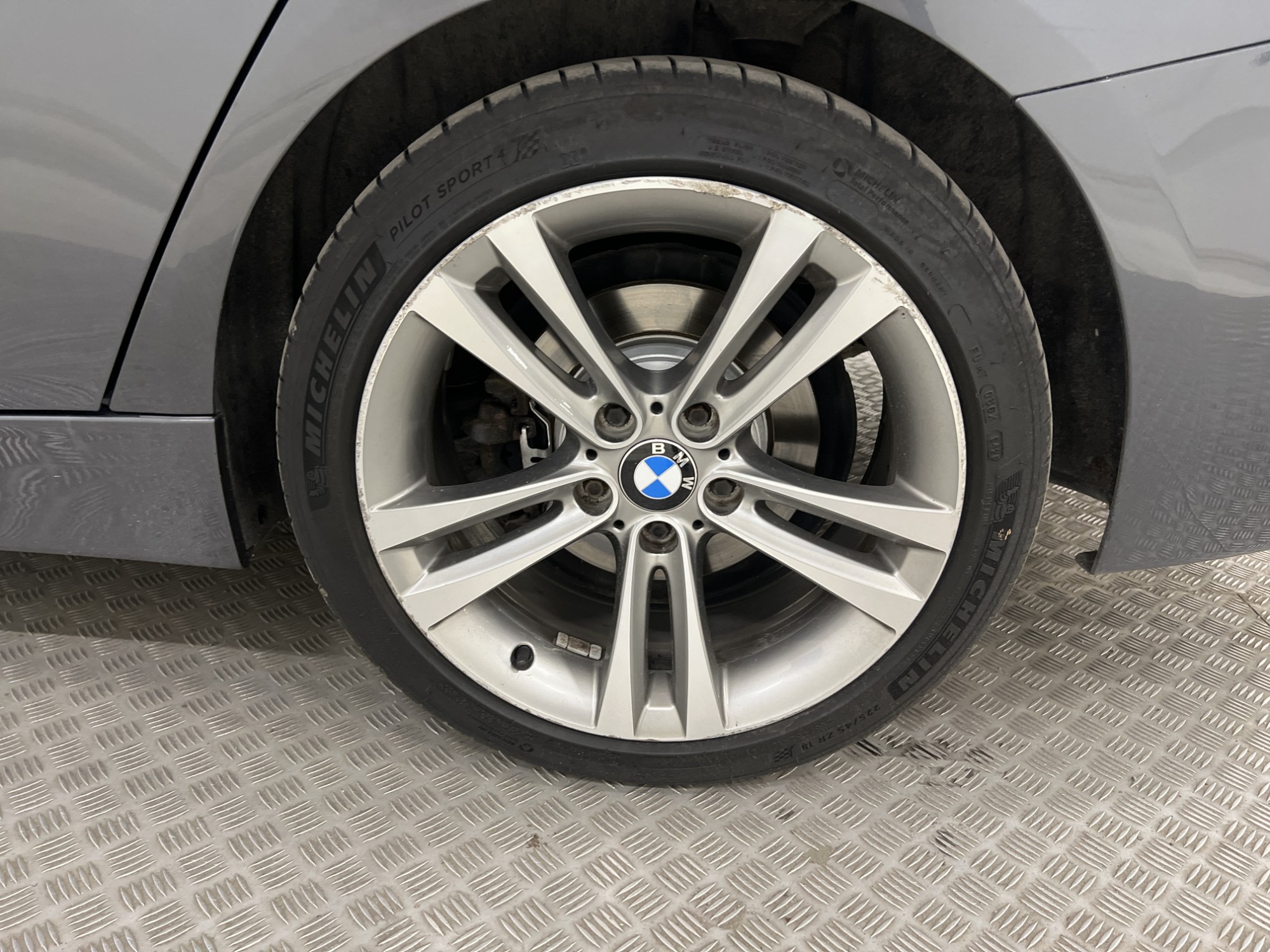 BMW 320d xDrive Touring 184hk Sportline M-Värmare Dragkrok