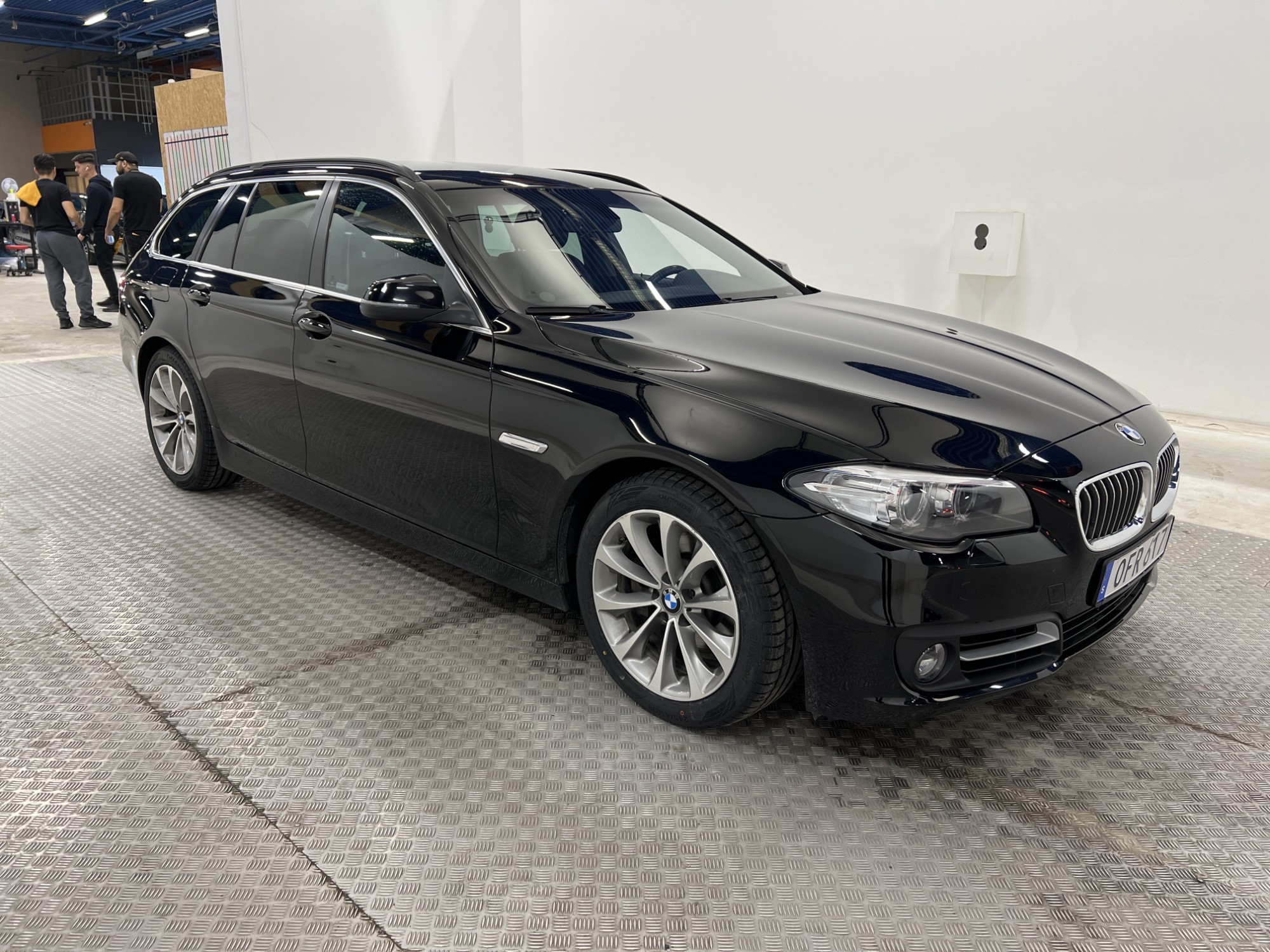 BMW 520d Touring 190hk Skinn M-ratt HiFi PDC Välservad