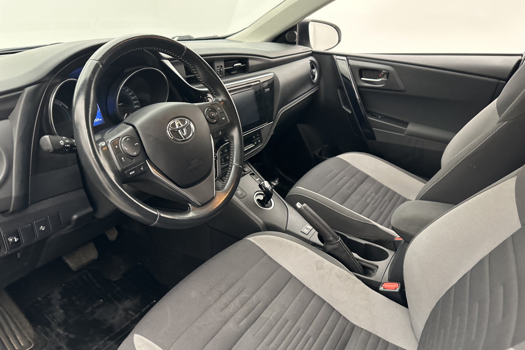 Toyota Auris Touring Sports Hybrid 136hk Comfort Värm Kamera