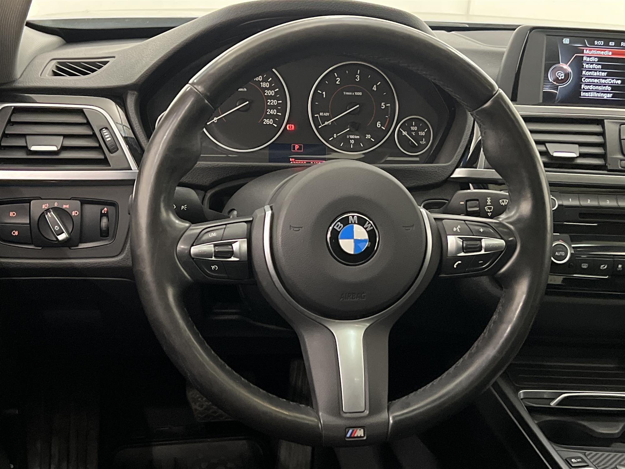 BMW 318d Sport Line Kamera Taklucka Drag Rattvärme Keyless 