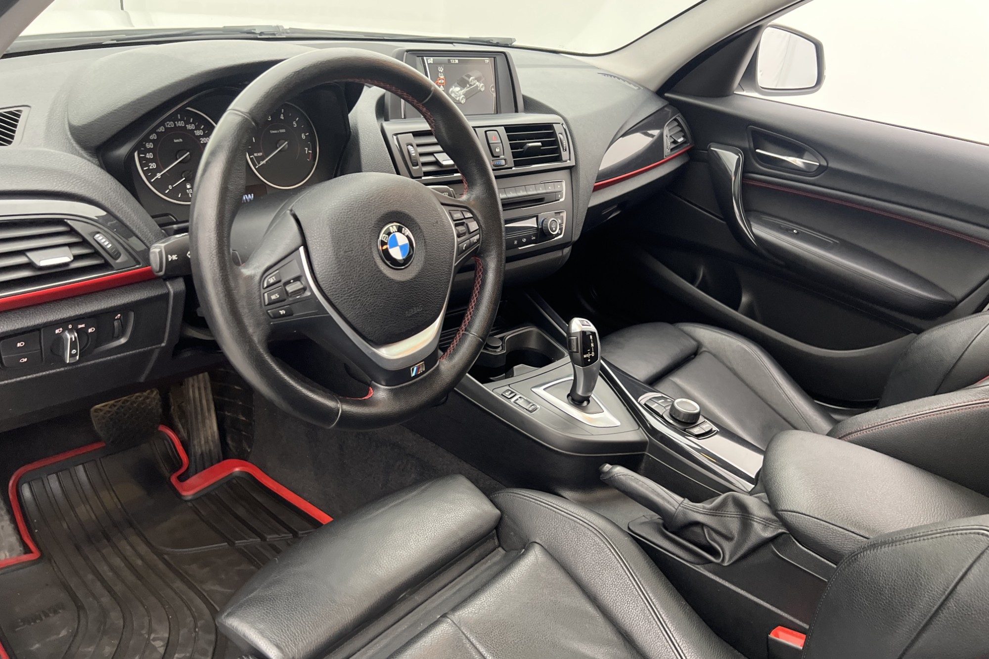 BMW 118 i 170hk Sport line M Sport-Ratt Taklucka HiFi Skinn