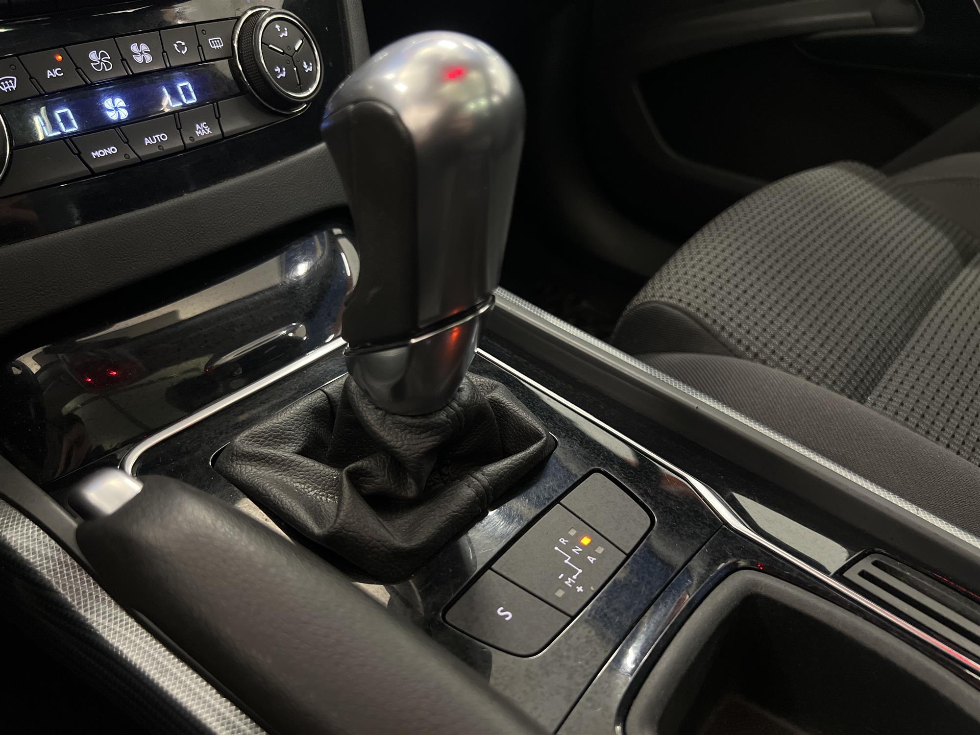 Peugeot 508 SW 1.6 e-HDi 114hk Panorama Nyservad M&K-Värmare