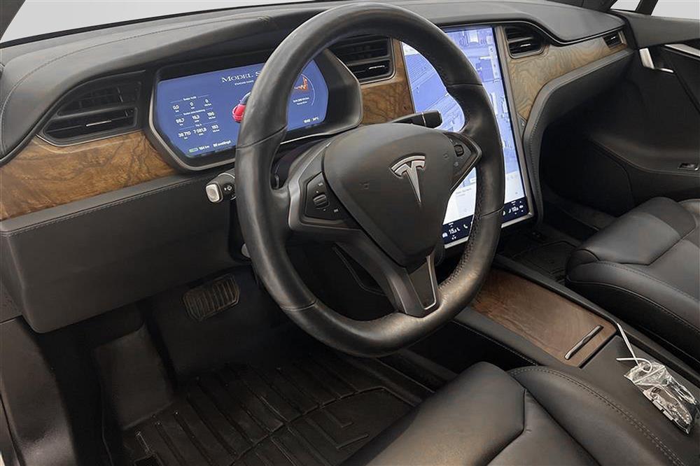 Tesla Model Standard Range AWD Luftfjädring AP Sv-såld