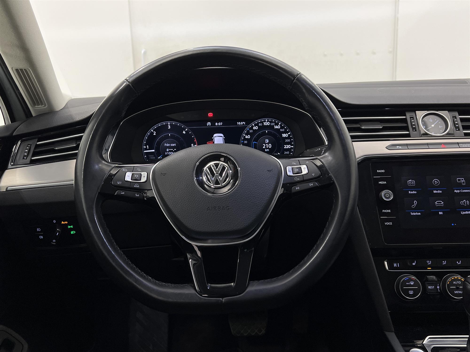 Volkswagen Passat 190hk R-Line Cockpit Skinn Drag Moms 
