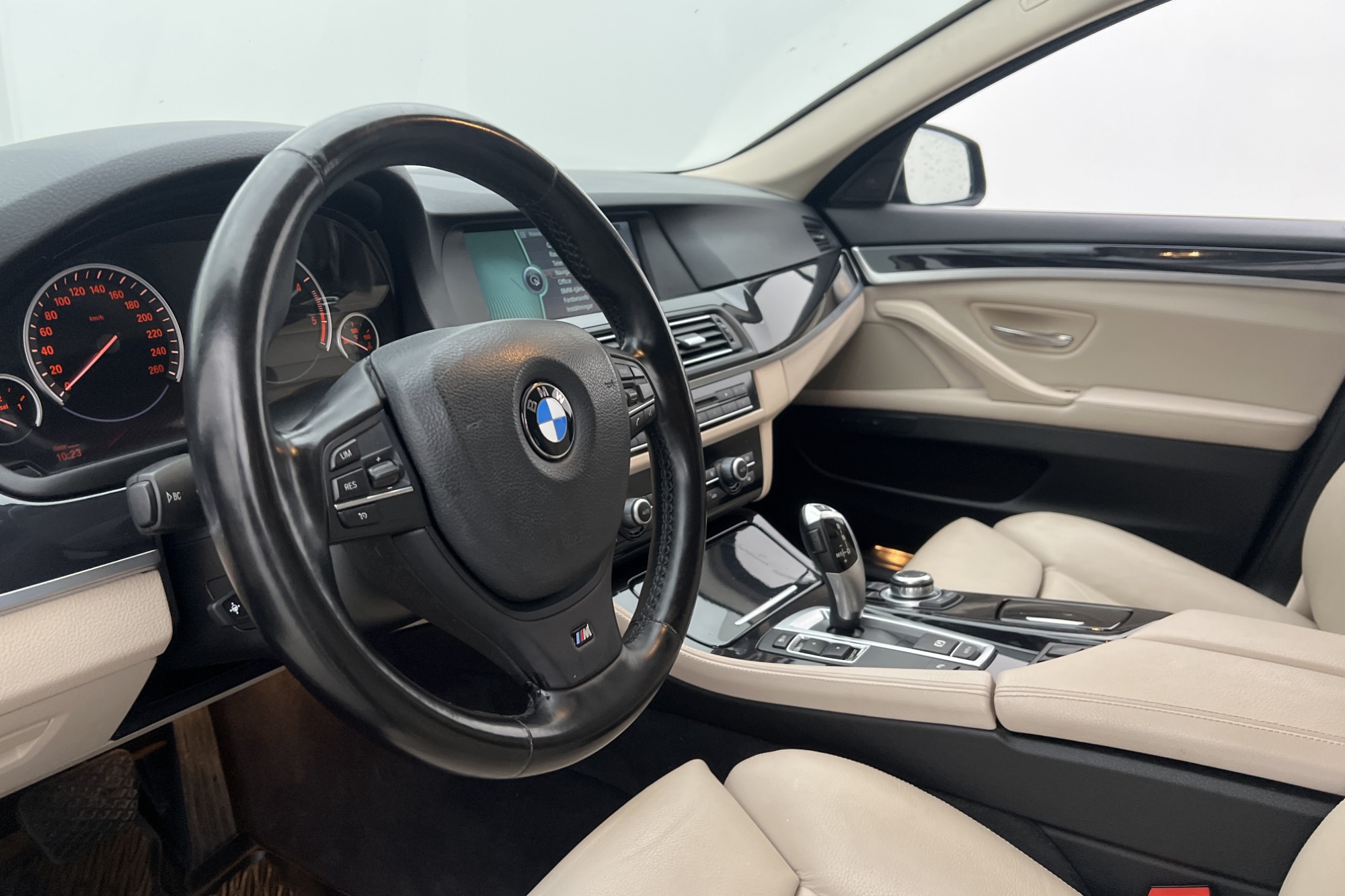 BMW 525 d Touring M-Ratt HiFi Komfortstolar Navi Välservad