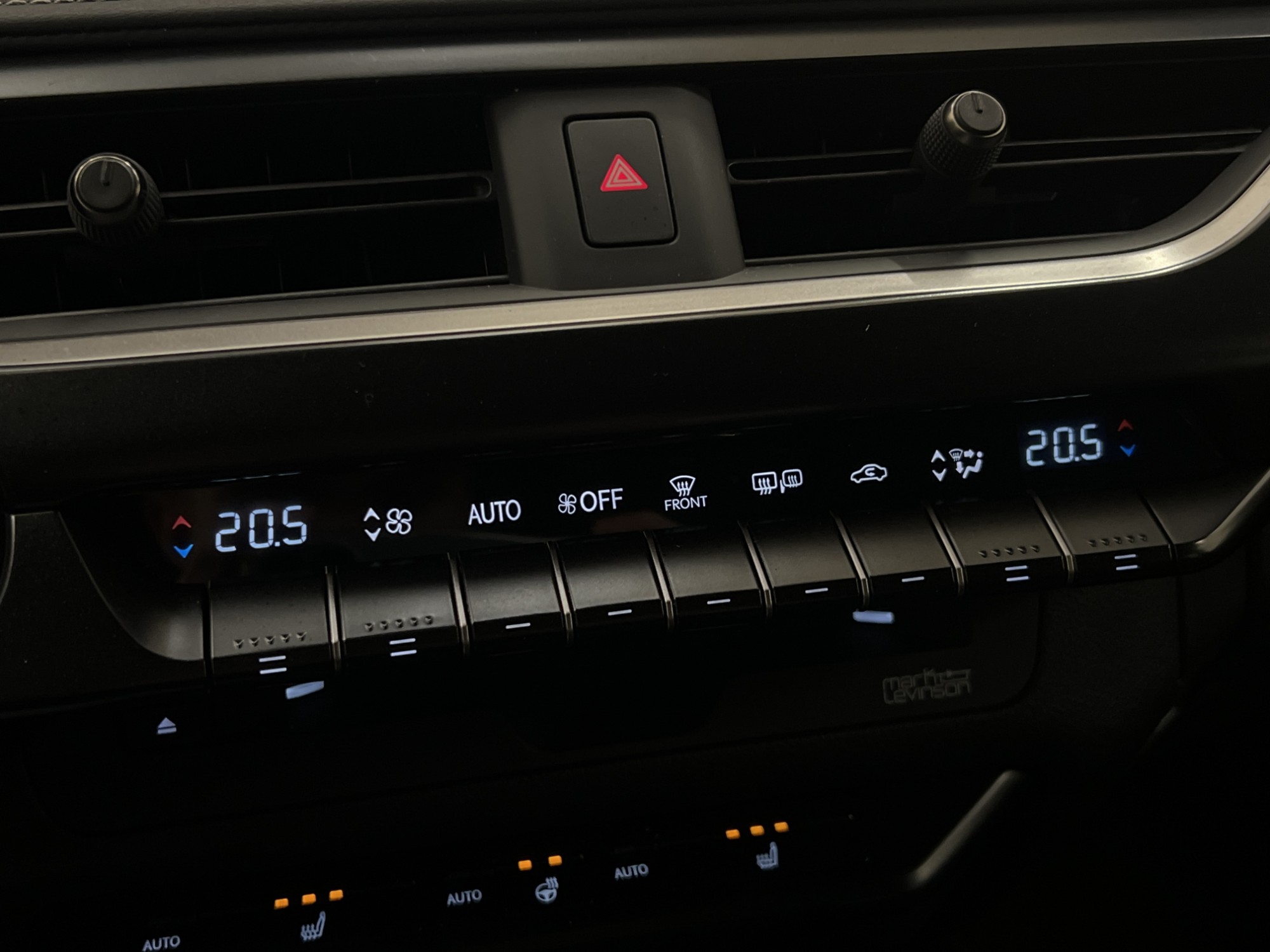 Lexus UX 250h CVT 184hk Premium Kamera Navi Skinn Keyless