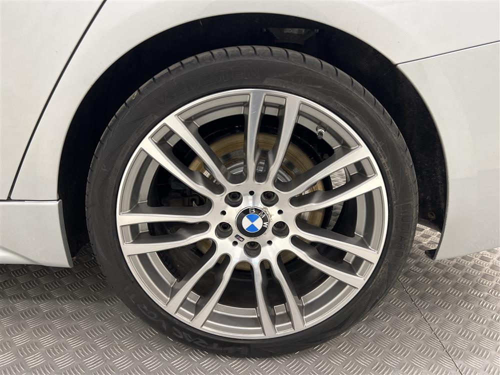 BMW 330d xDrive M Sport 258hk Pano Navi Drag H&K Nyserv.