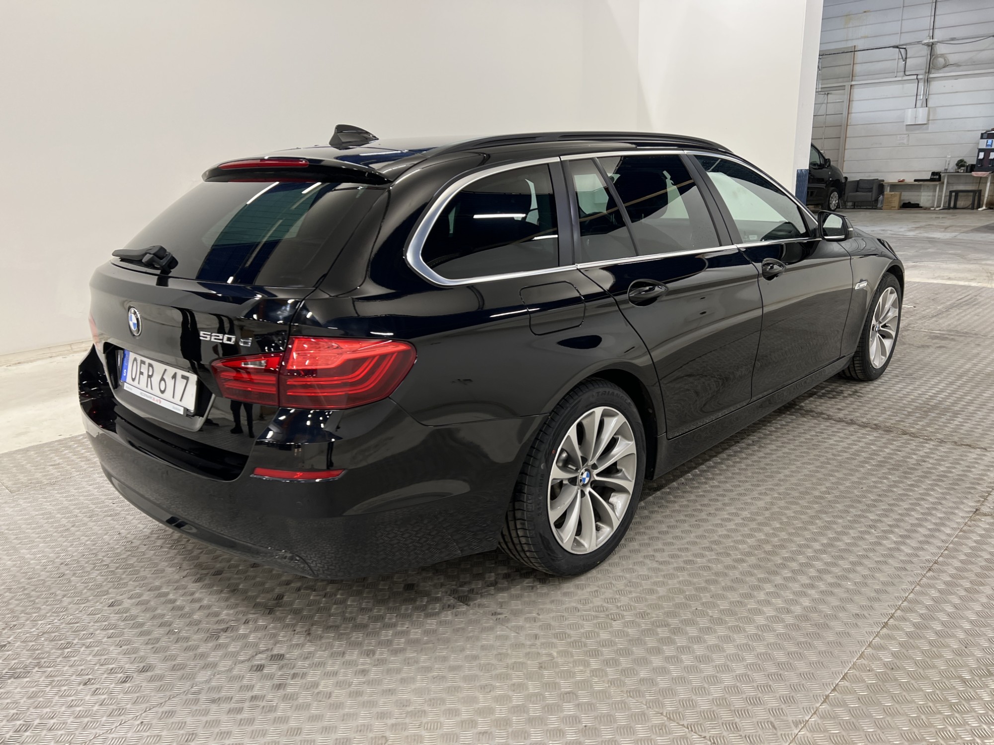 BMW 520d Touring 190hk Skinn M-ratt HiFi PDC Välservad