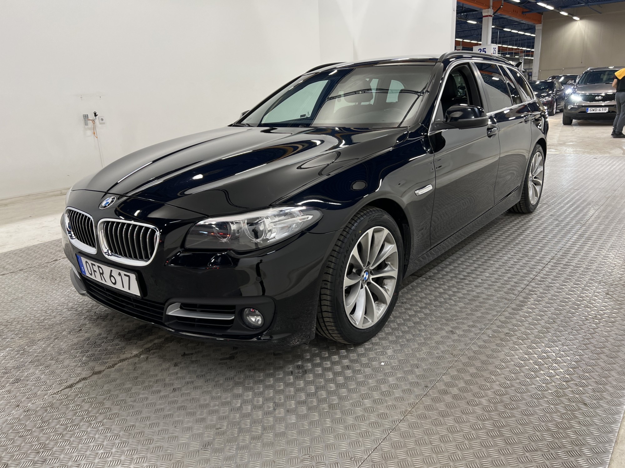 BMW 520d Touring 190hk Skinn M-ratt HiFi PDC Välservad