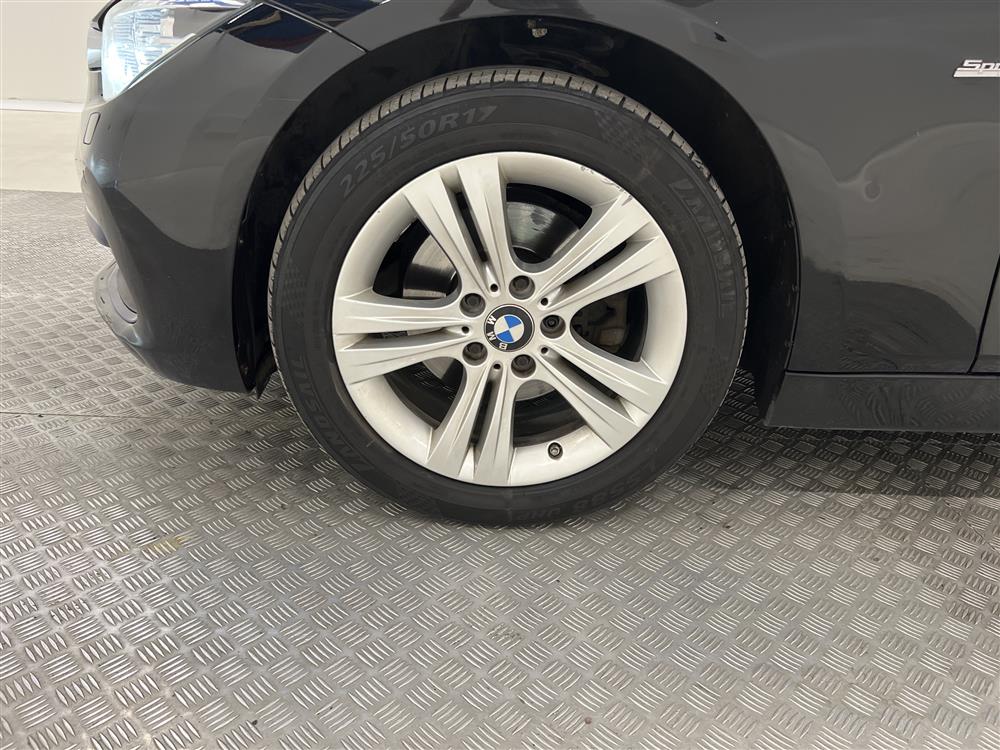 BMW 320d xDrive Touring 190hk Sport line Dragkrok 0,45L/Mil