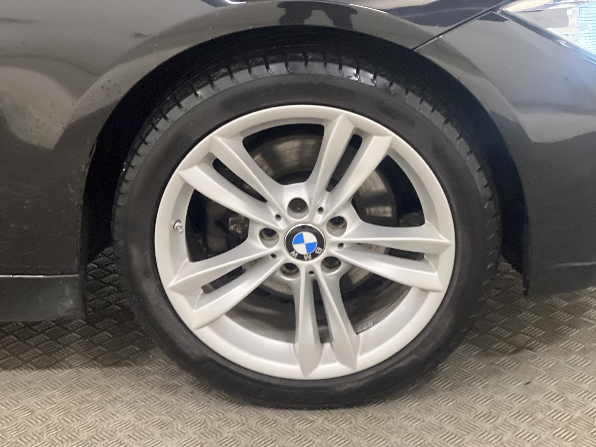 BMW 320d xDrive 190hk Sport line Rattvärme P-sensorer Drag