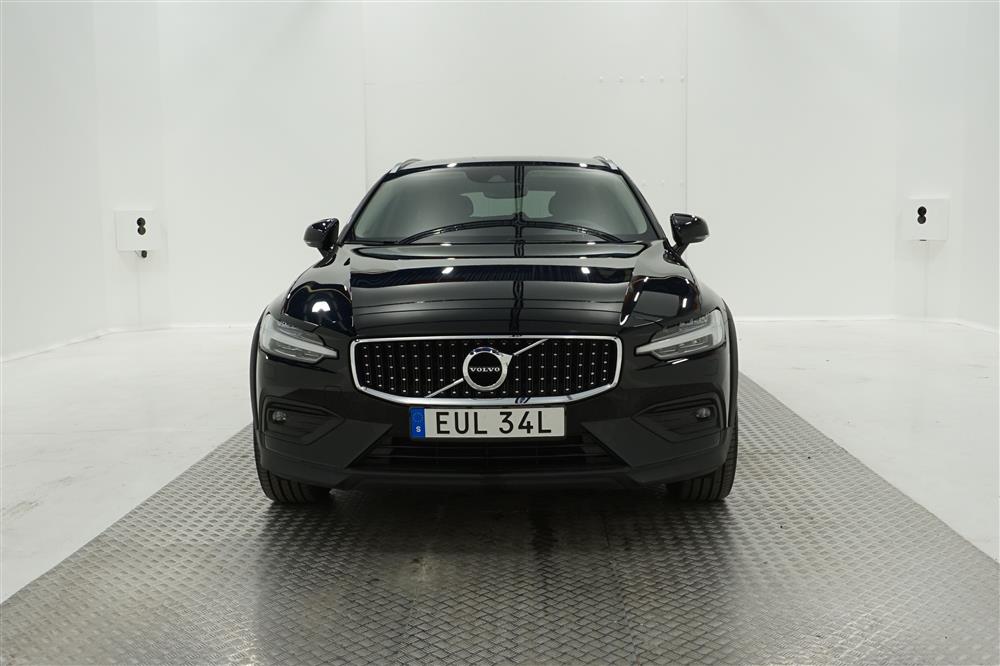 Volvo V60 Cross Country Momentum