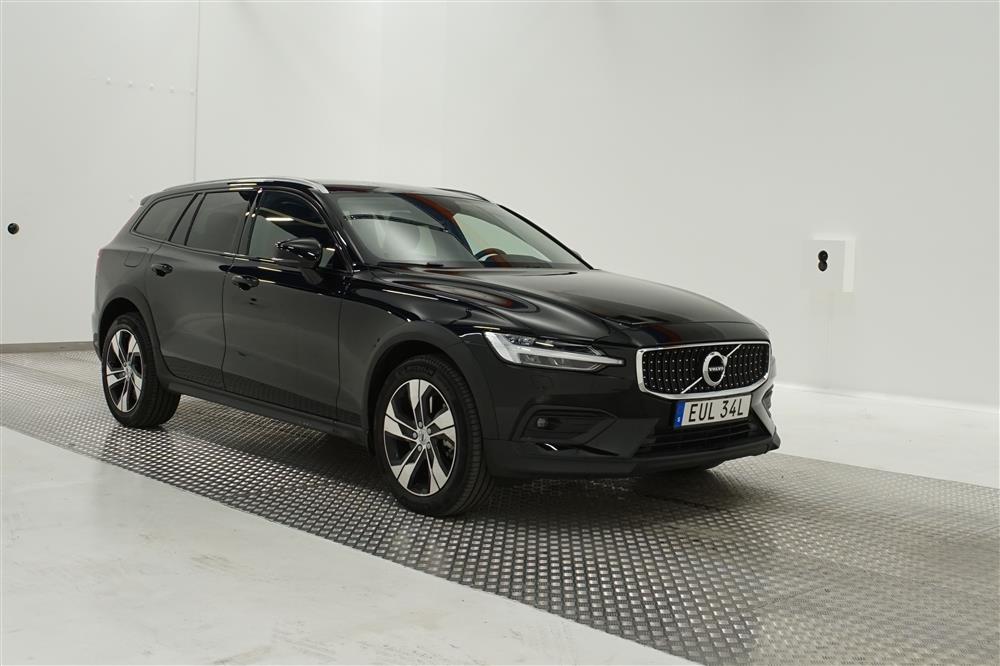 Volvo V60 Cross Country Momentum