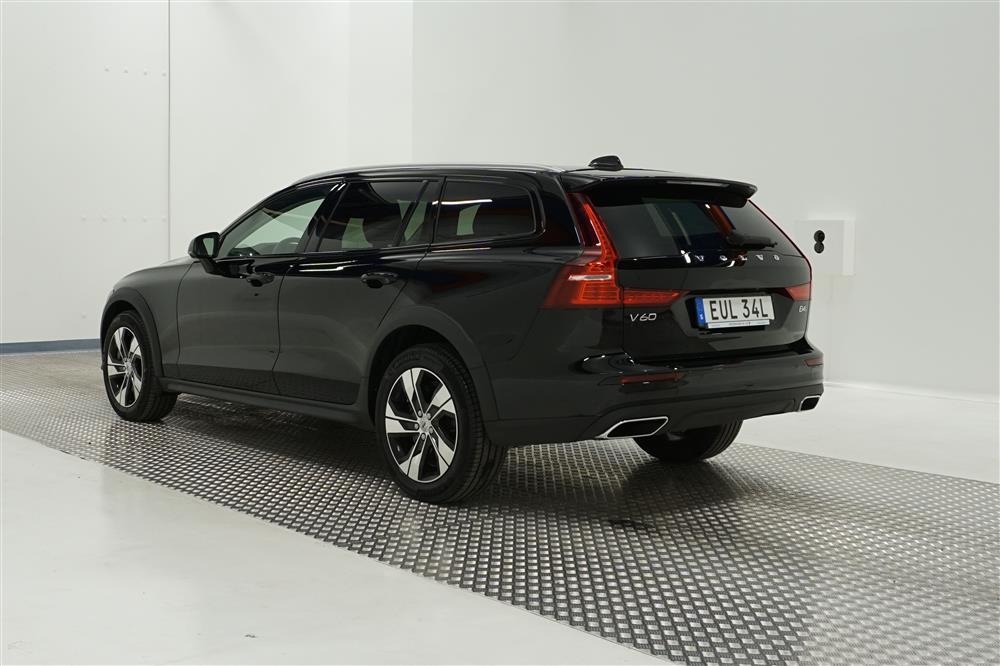 Volvo V60 Cross Country Momentum