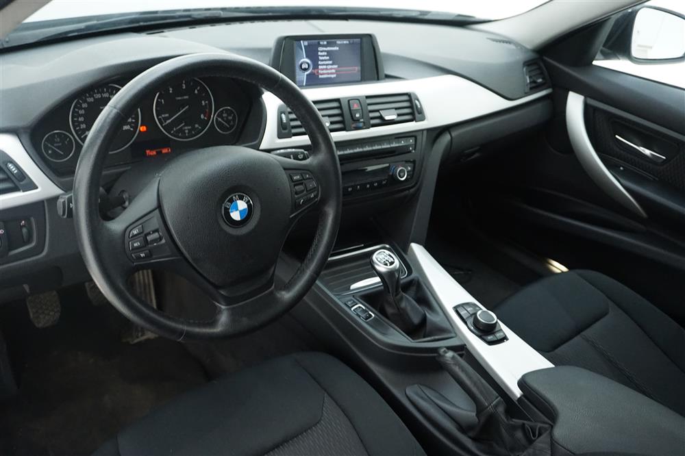 BMW 320 d Touring Motorvärmare PDC Nyservad 184hk