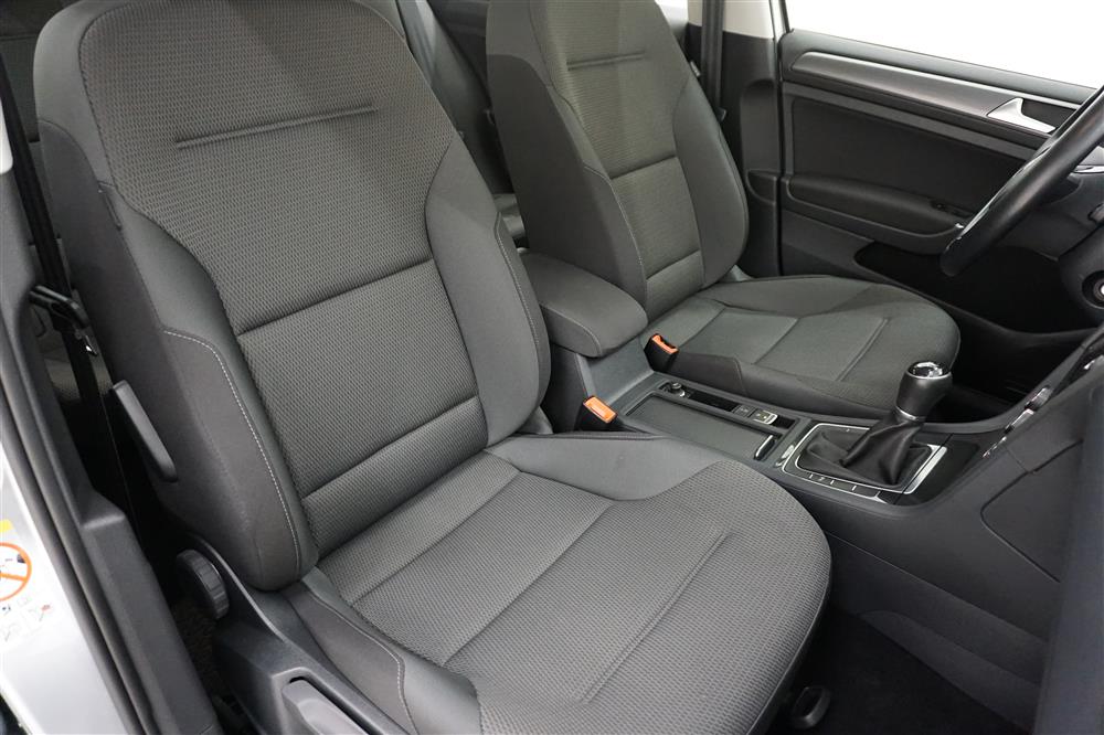 Volkswagen Golf 1.0 TSI Comfort Eu6 Carplay Nyservad Adaptiv