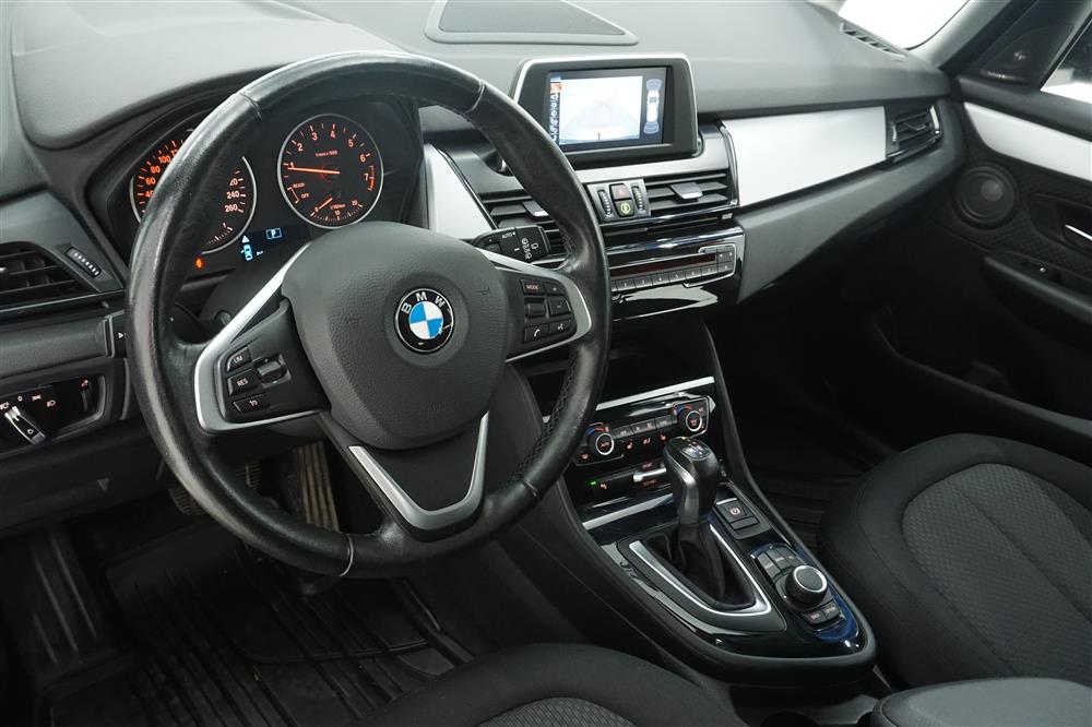 BMW 218 Advantage