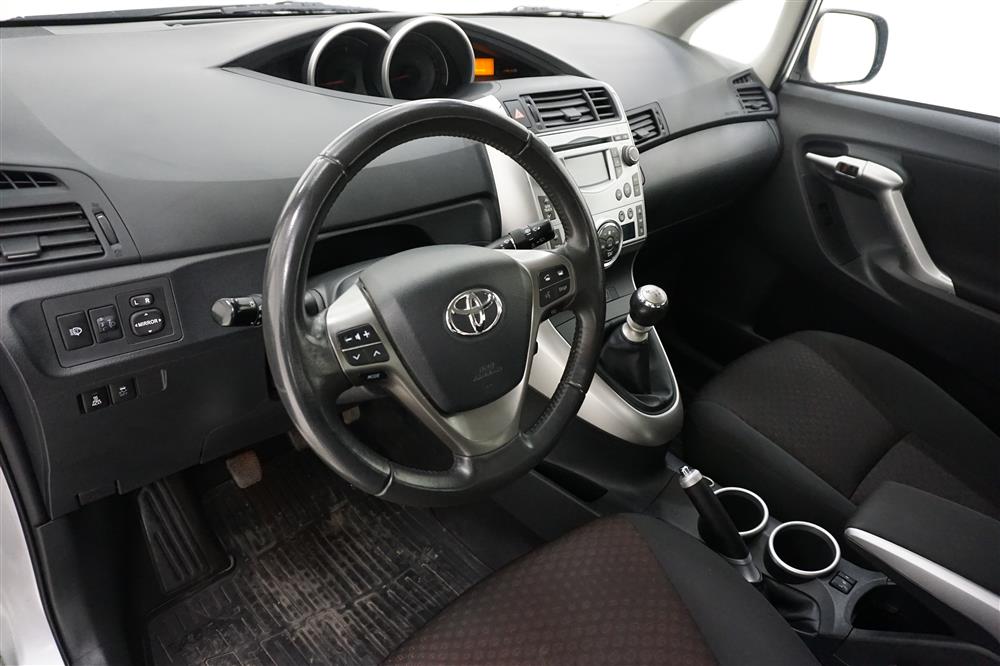 Toyota Verso 2.0 D-4D 7-sits Drag M-Värm Nyservad 126hk