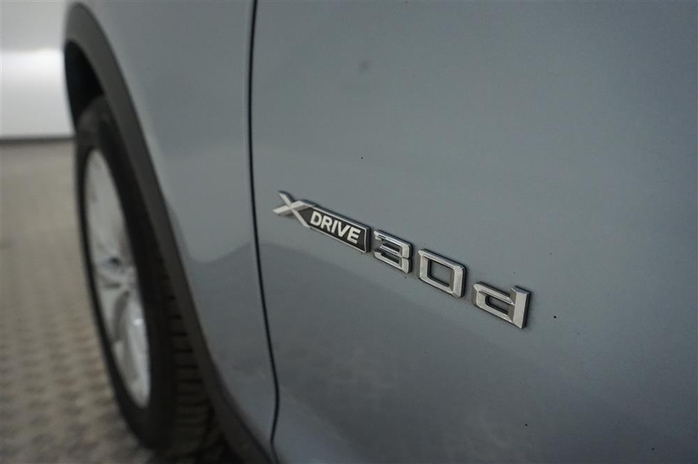 BMW X3 xDrive30d 258hk Skinn M-värm B-Kam Navi Nyservad