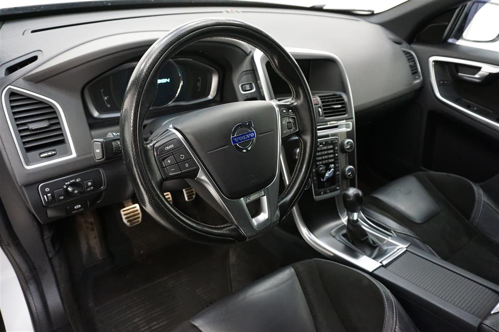 Volvo XC60 D3 136hk Momentum R-Design P-värm Skinn/Alcantara