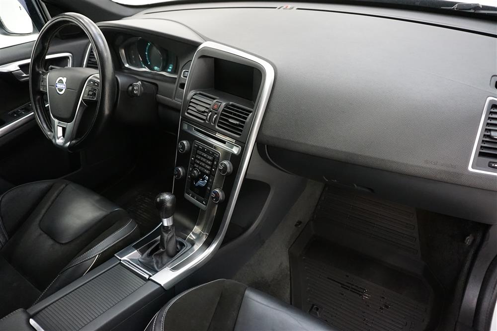 Volvo XC60 D3 136hk Momentum R-Design P-värm Skinn/Alcantara