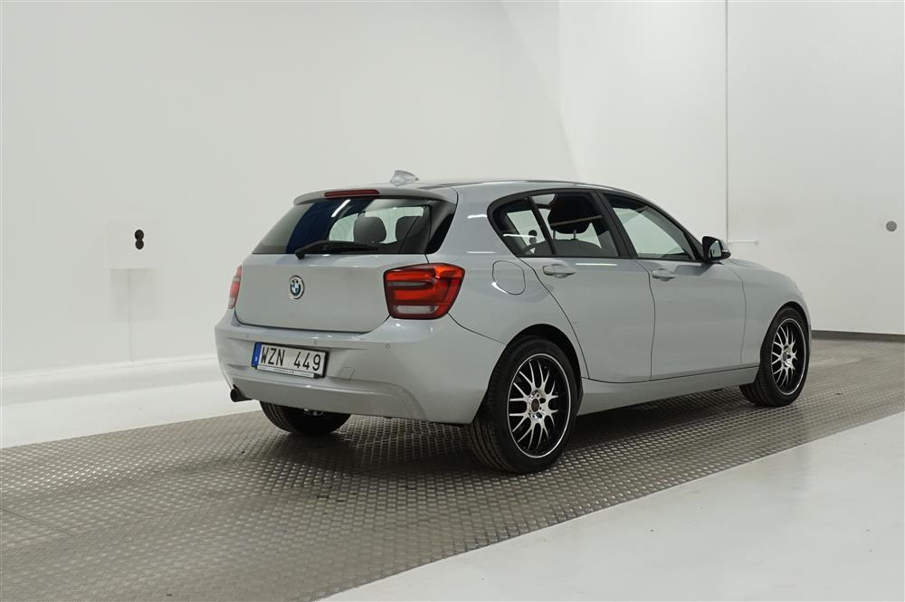 BMW 118d 143hk  / Nyservad / P-sensor / Billigt ägande