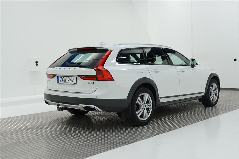 Volvo V90 Cross Country Momentum, Plus