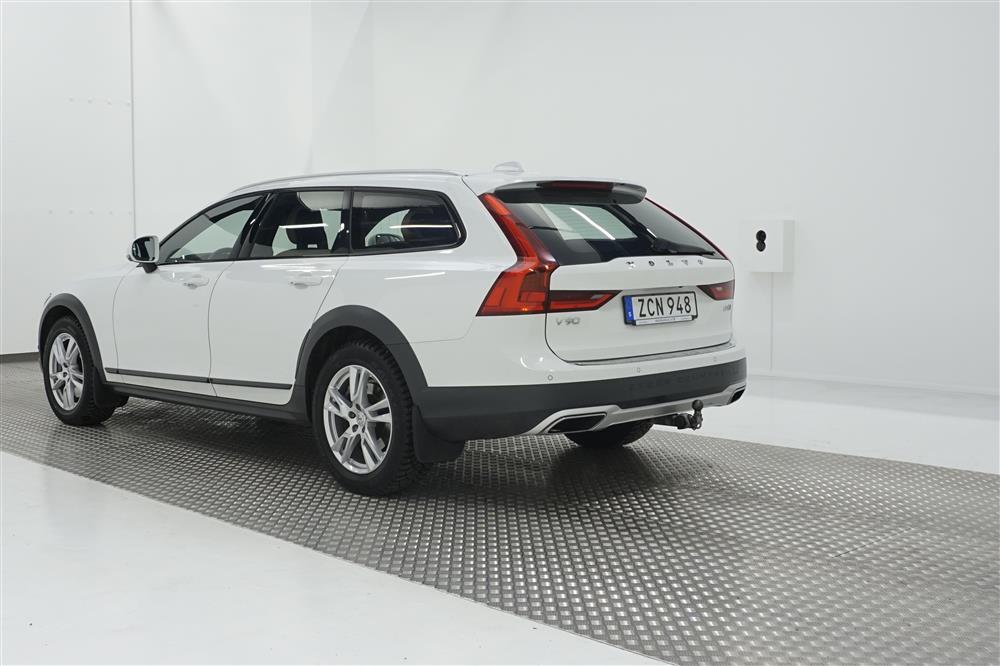 Volvo V90 Cross Country Momentum, Plus