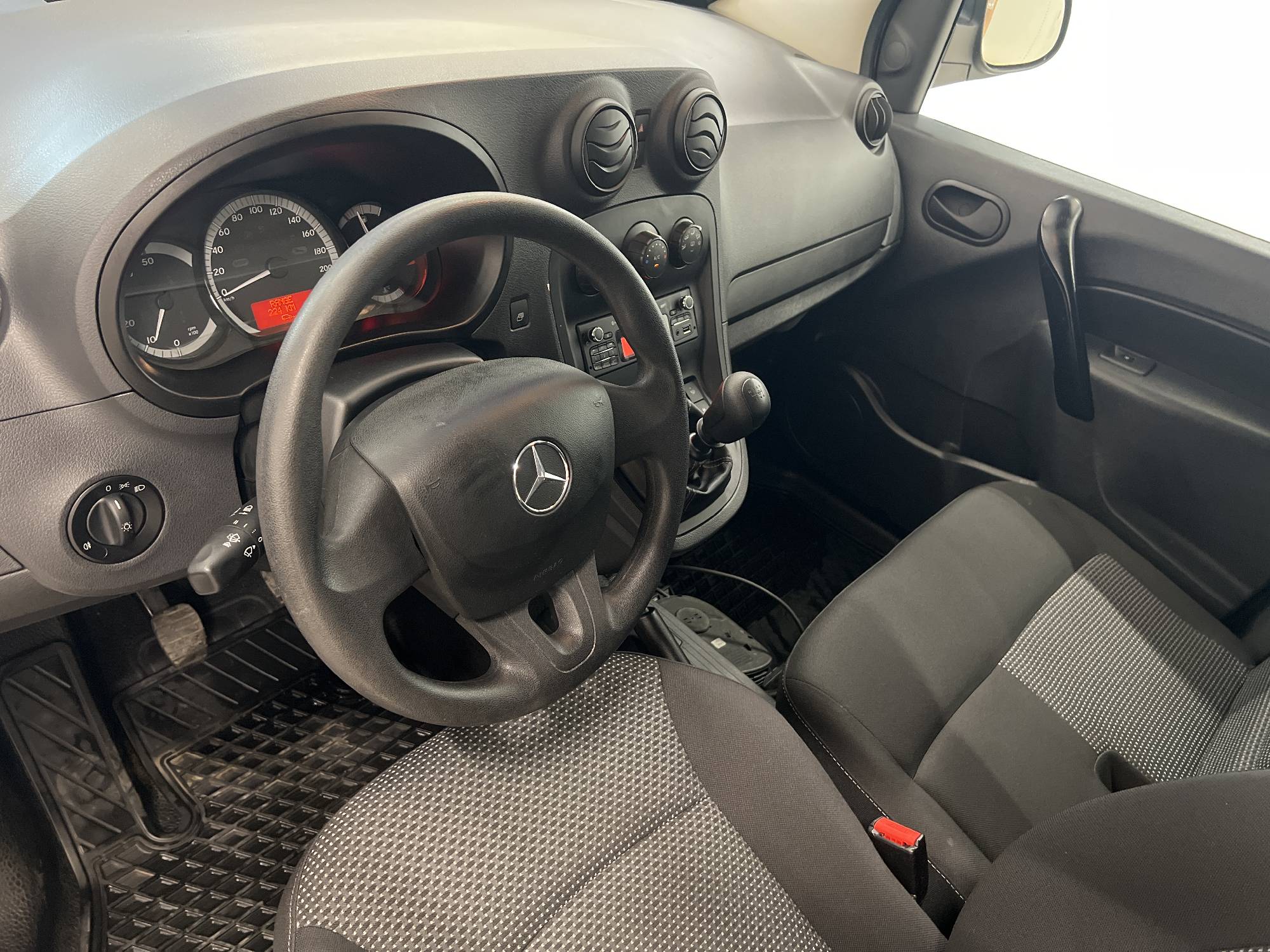 Mercedes-Benz Citan Lång 109CDI Dragkrok M-värmare Moms 