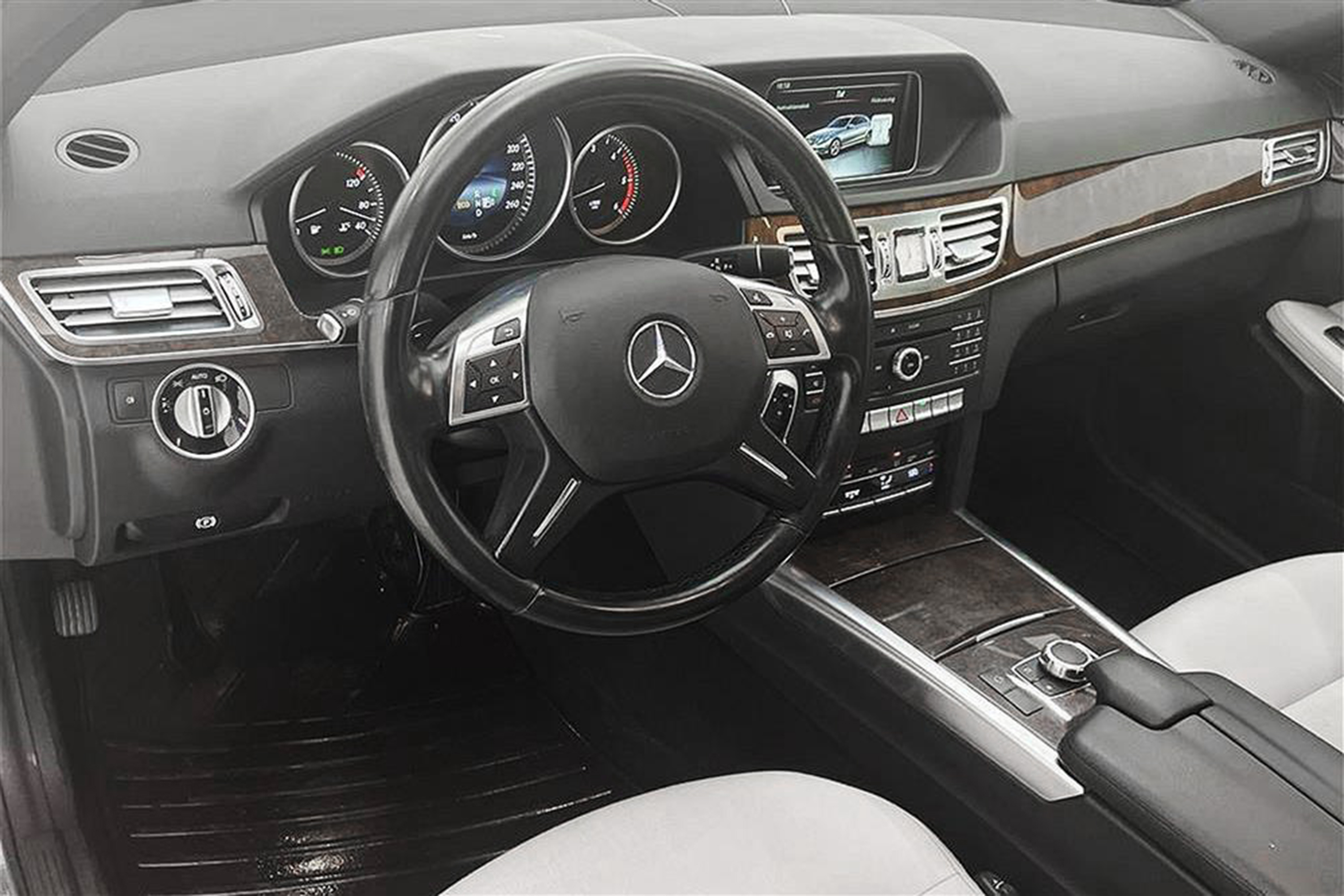 Mercedes-Benz E 350 d 258hk 4M D-Värmare Halvskinn M-Värmare