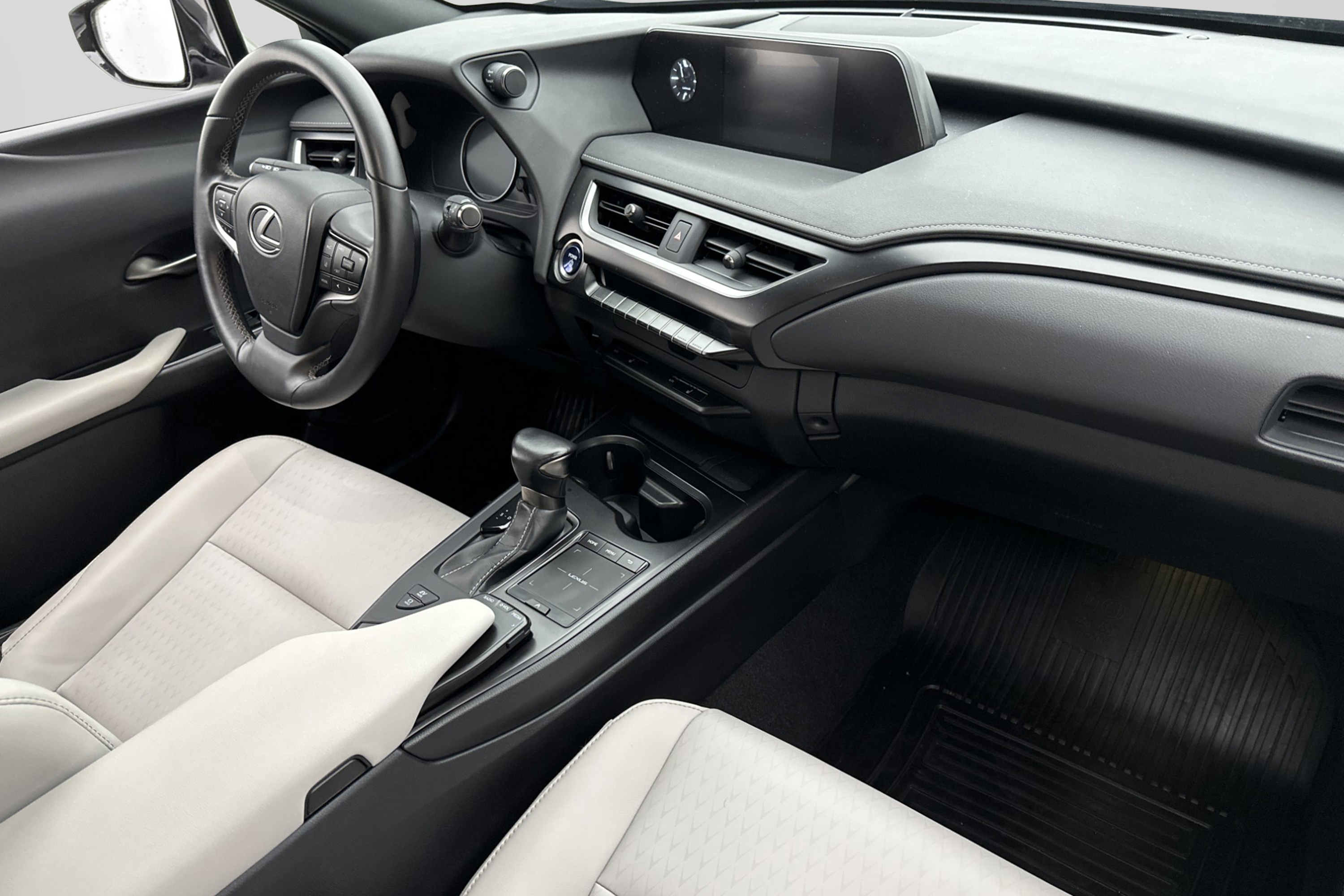 Lexus UX 250h Comfort Sport Edition B-kamera CarPlay 184hk