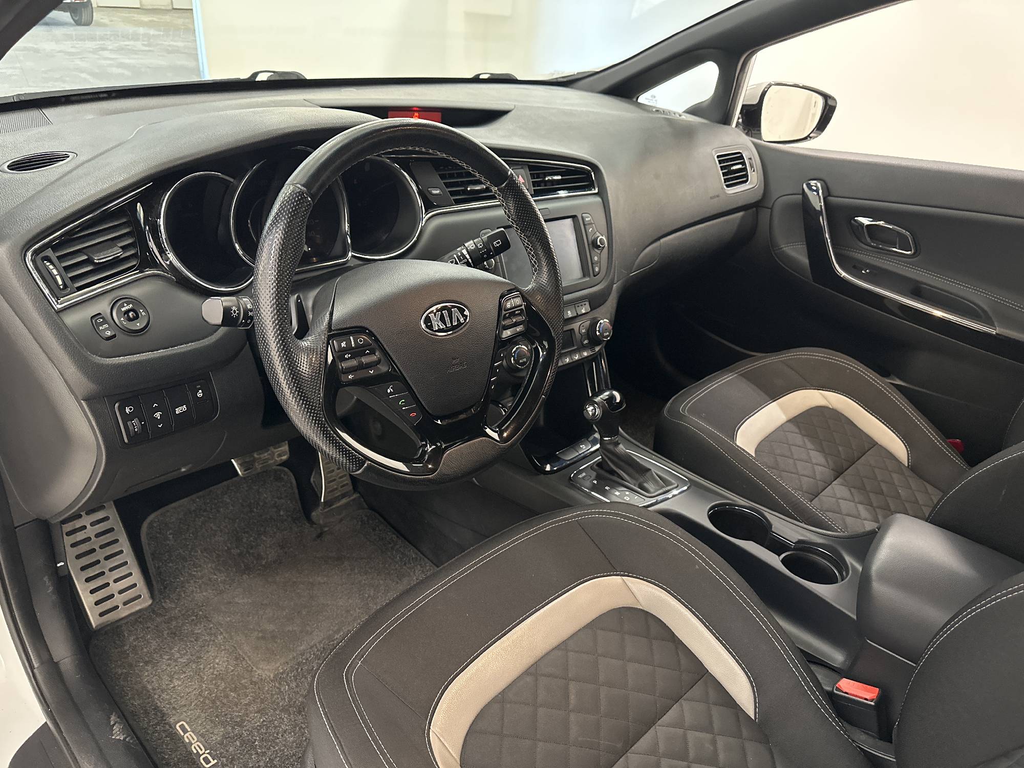 Kia cee'd 1.6 136hk GT-Line B-kamera Rattvärme Navi