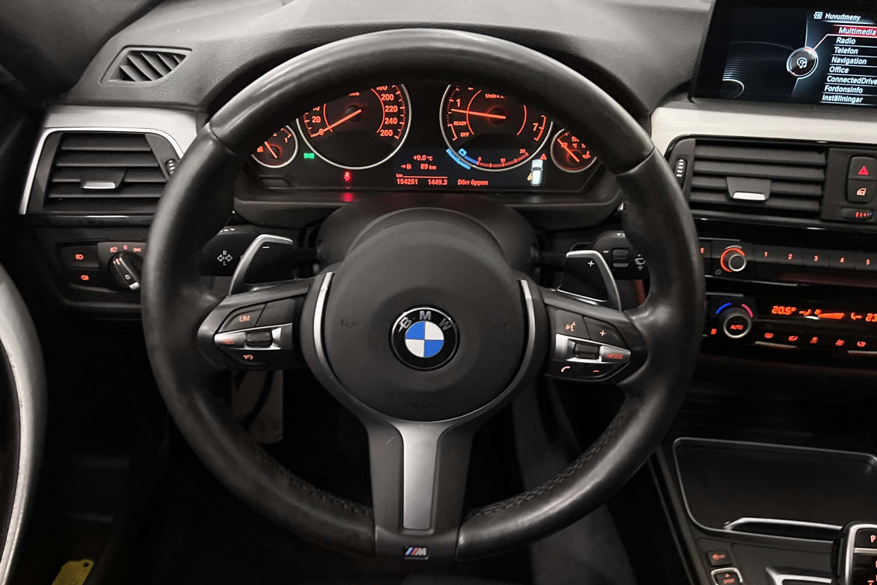 BMW 330i xDrive 252hk M Sport Navi H/K Pano Drag