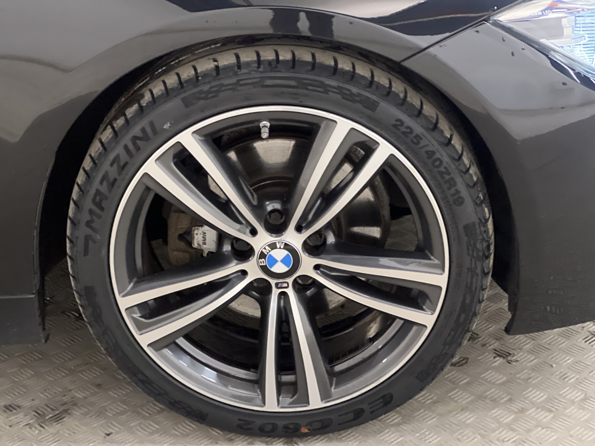 BMW 330i xDrive 252hk M Sport Navi H/K Pano Drag